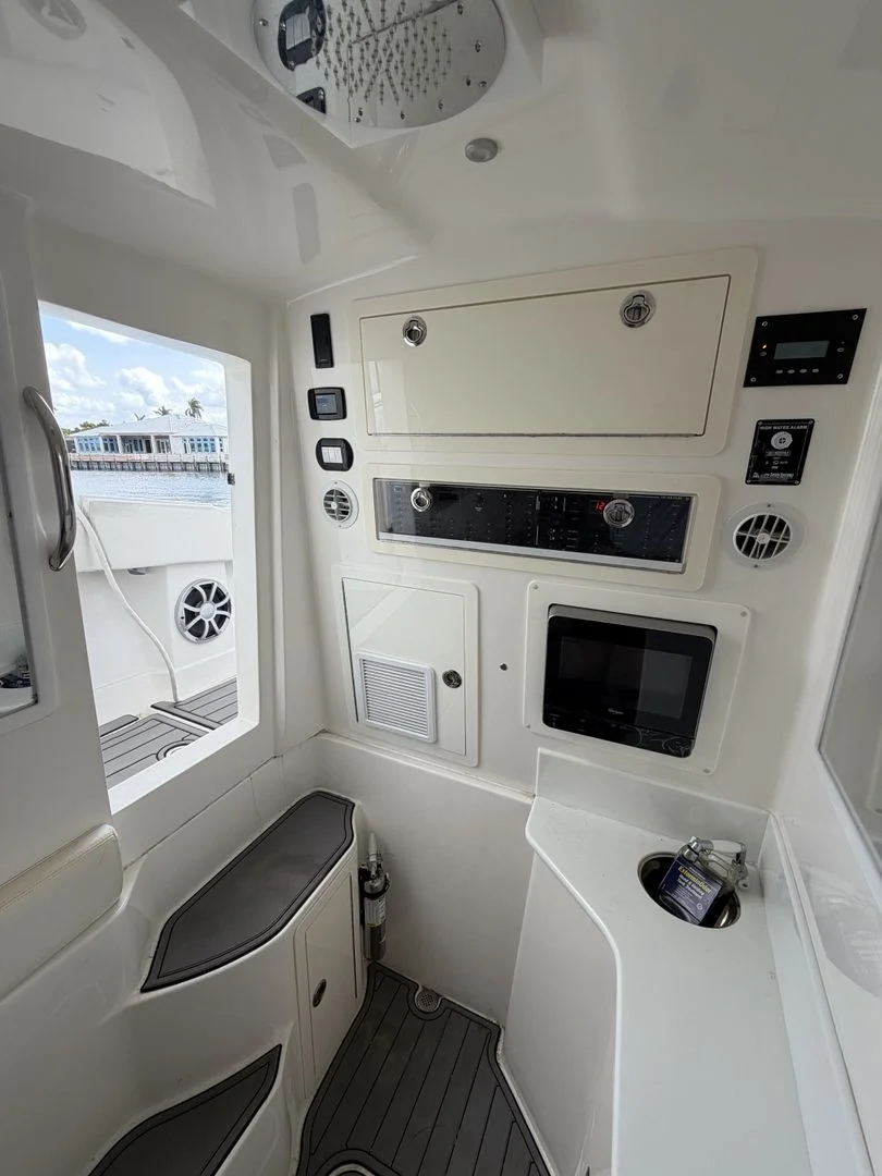 2018 Black Water 43 SPORTFISH Image Thumbnail #33