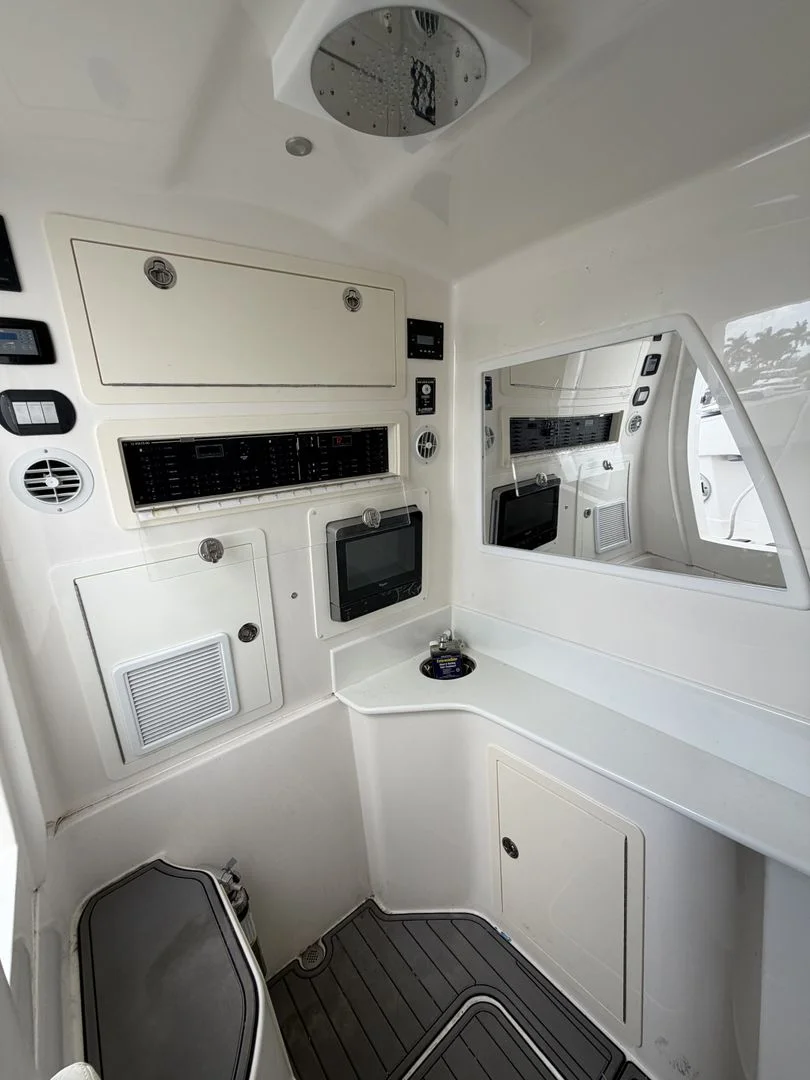 2018 Black Water 43 SPORTFISH Image Thumbnail #36