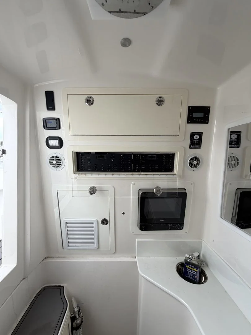 2018 Black Water 43 SPORTFISH Image Thumbnail #35