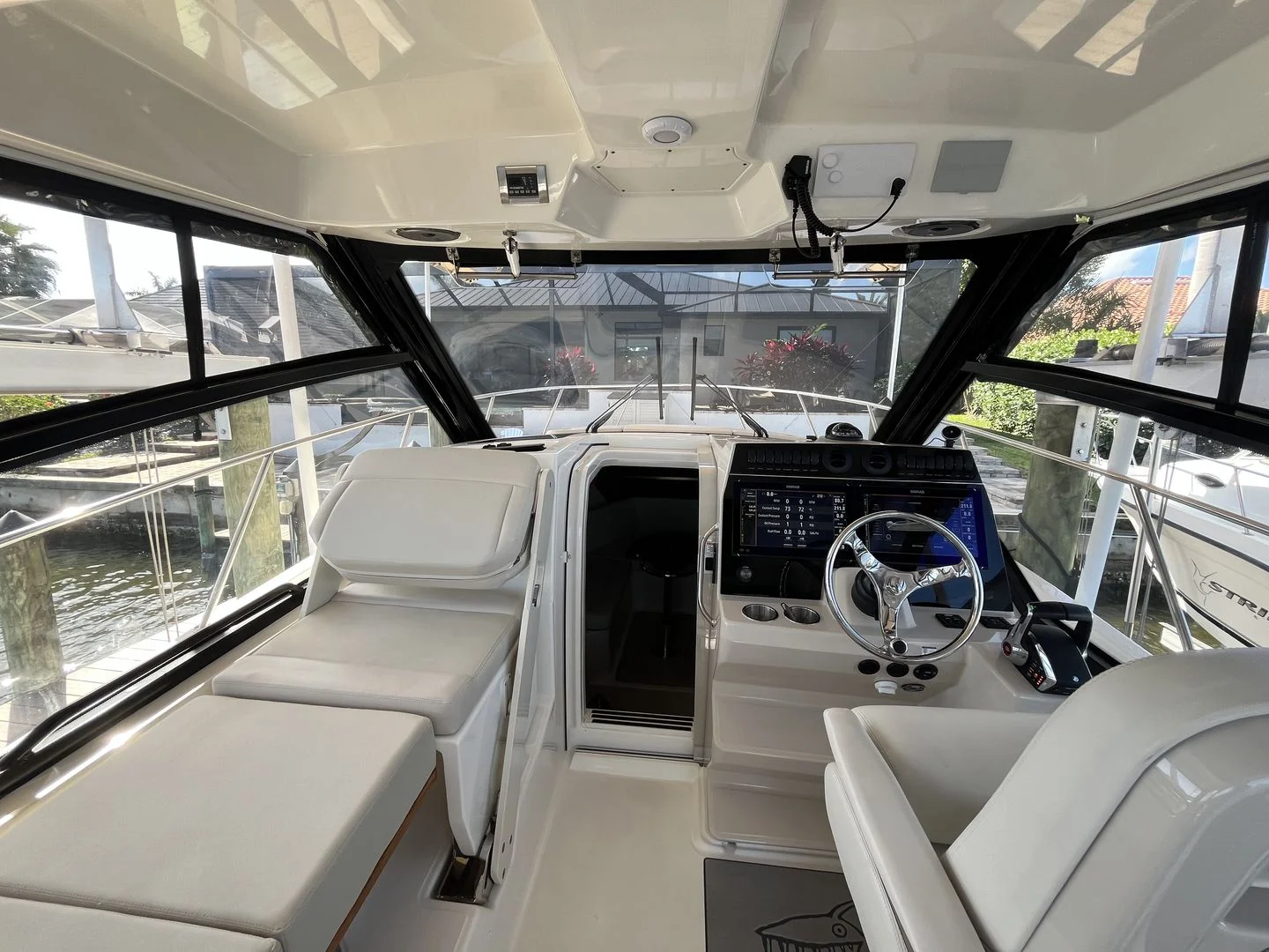 2023 Boston Whaler 325 CONQUEST Image Thumbnail #29