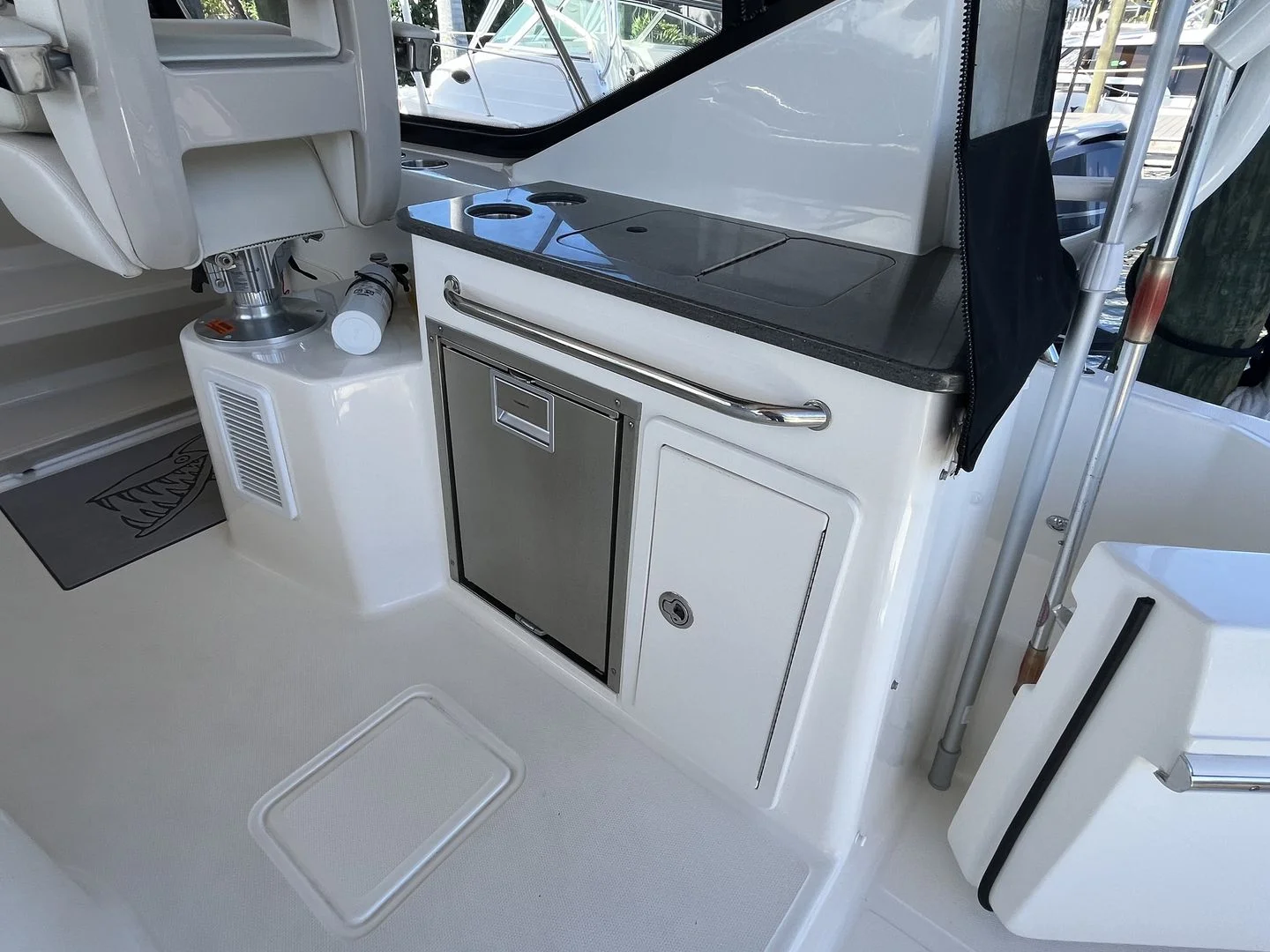 2023 Boston Whaler 325 CONQUEST Image Thumbnail #15