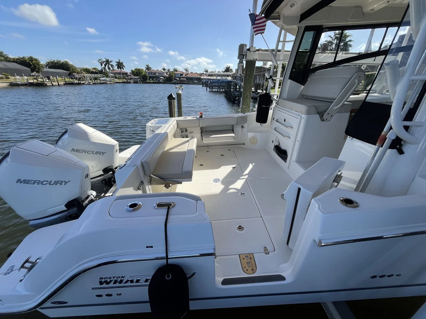2023 Boston Whaler 325 CONQUEST Image Thumbnail #6