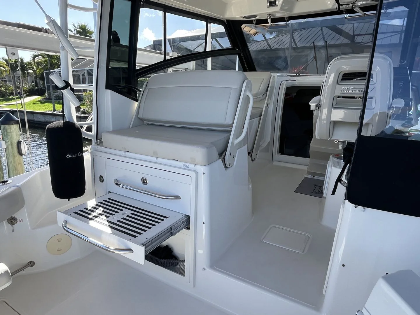 2023 Boston Whaler 325 CONQUEST Image Thumbnail #14