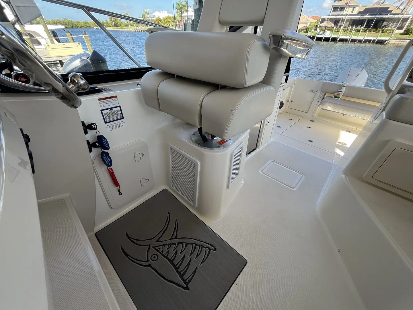 2023 Boston Whaler 325 CONQUEST Image Thumbnail #28