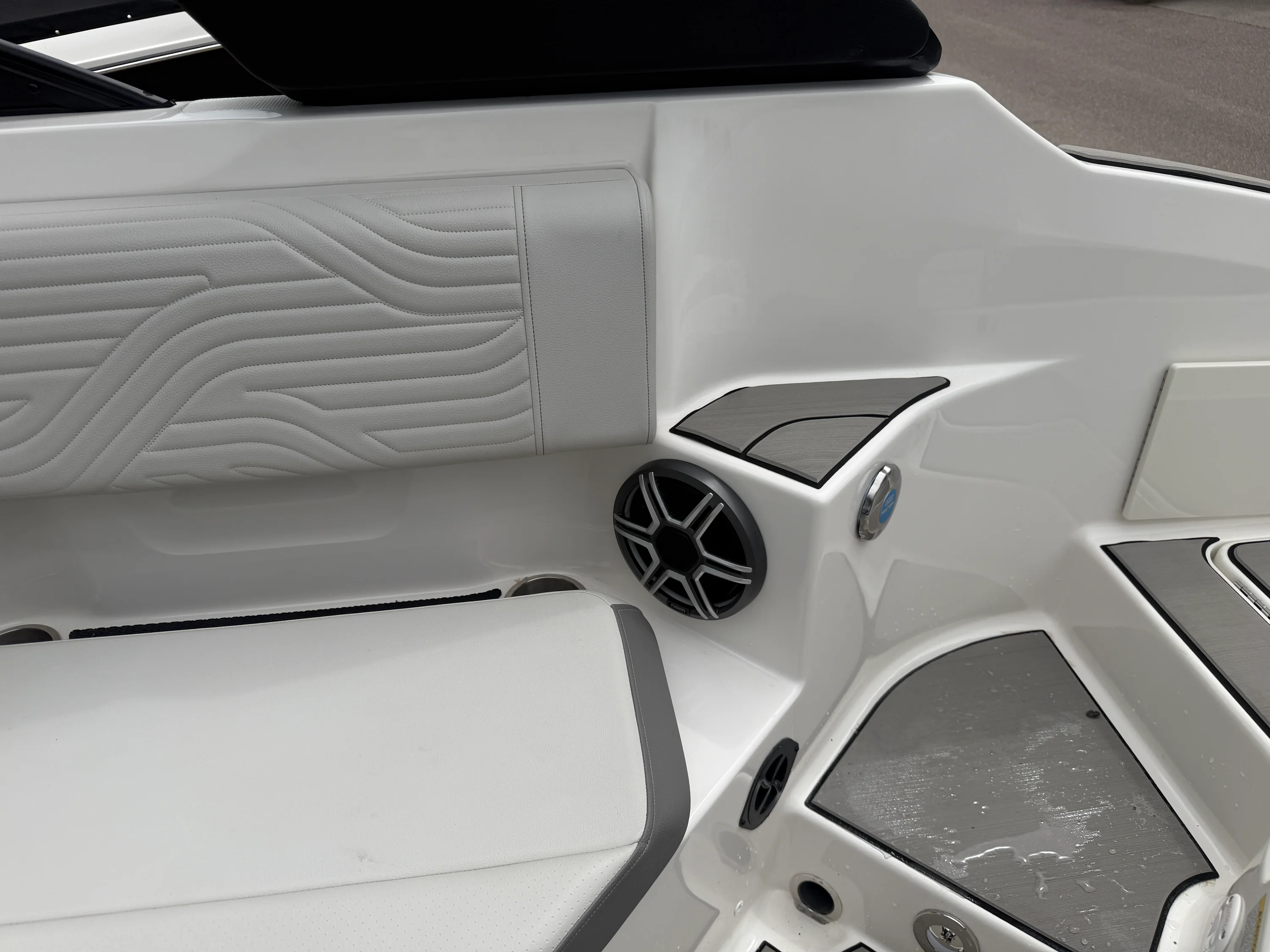 2026 Sea Ray SDX 250 Surf Image Thumbnail #16