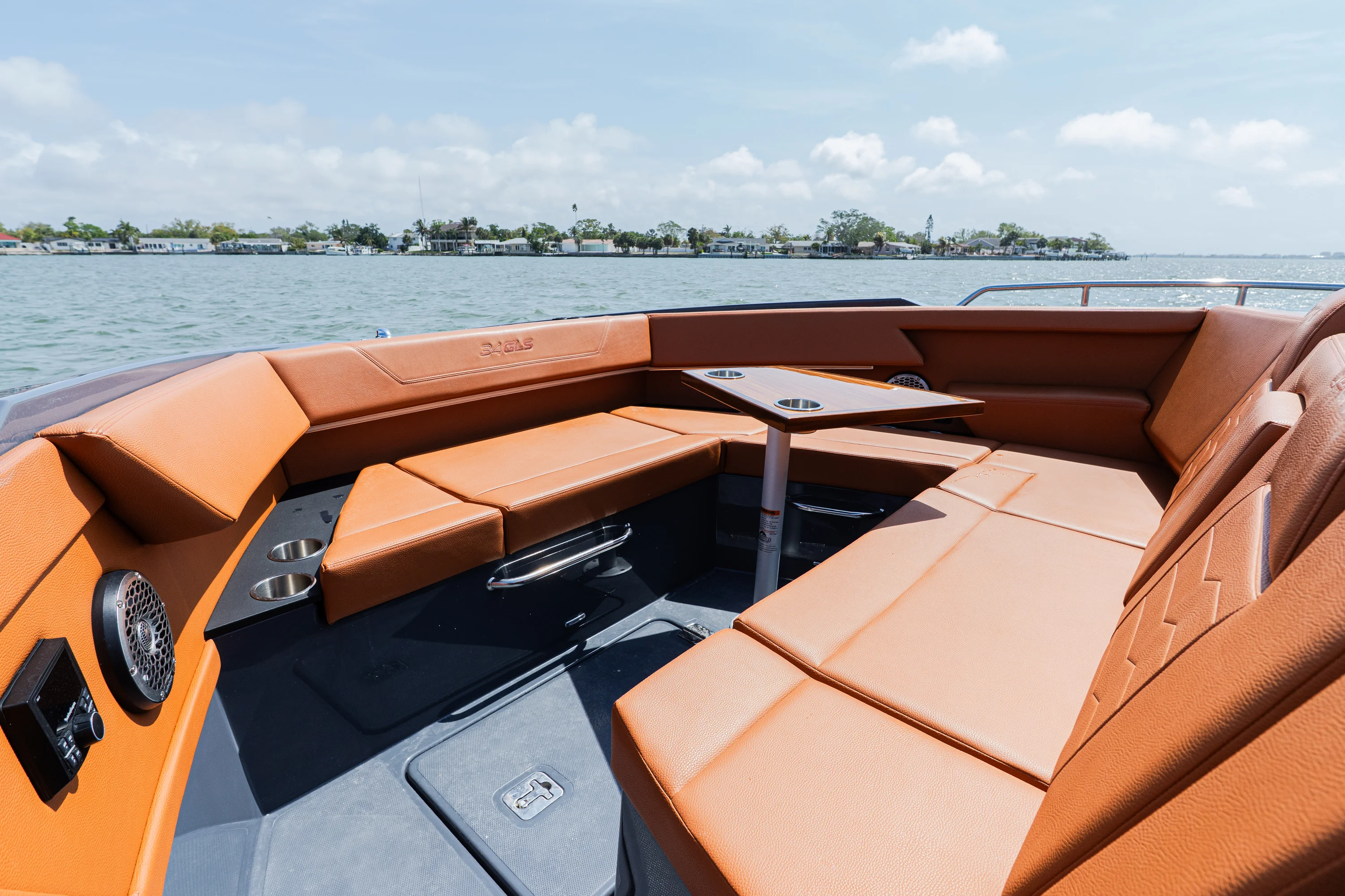 2024 Cruisers Yachts 34 GLS OB Image Thumbnail #12