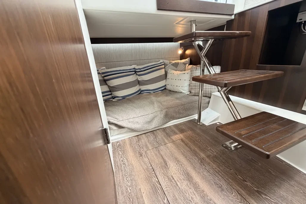 2024 Cruisers Yachts 34 GLS OB Image Thumbnail #23