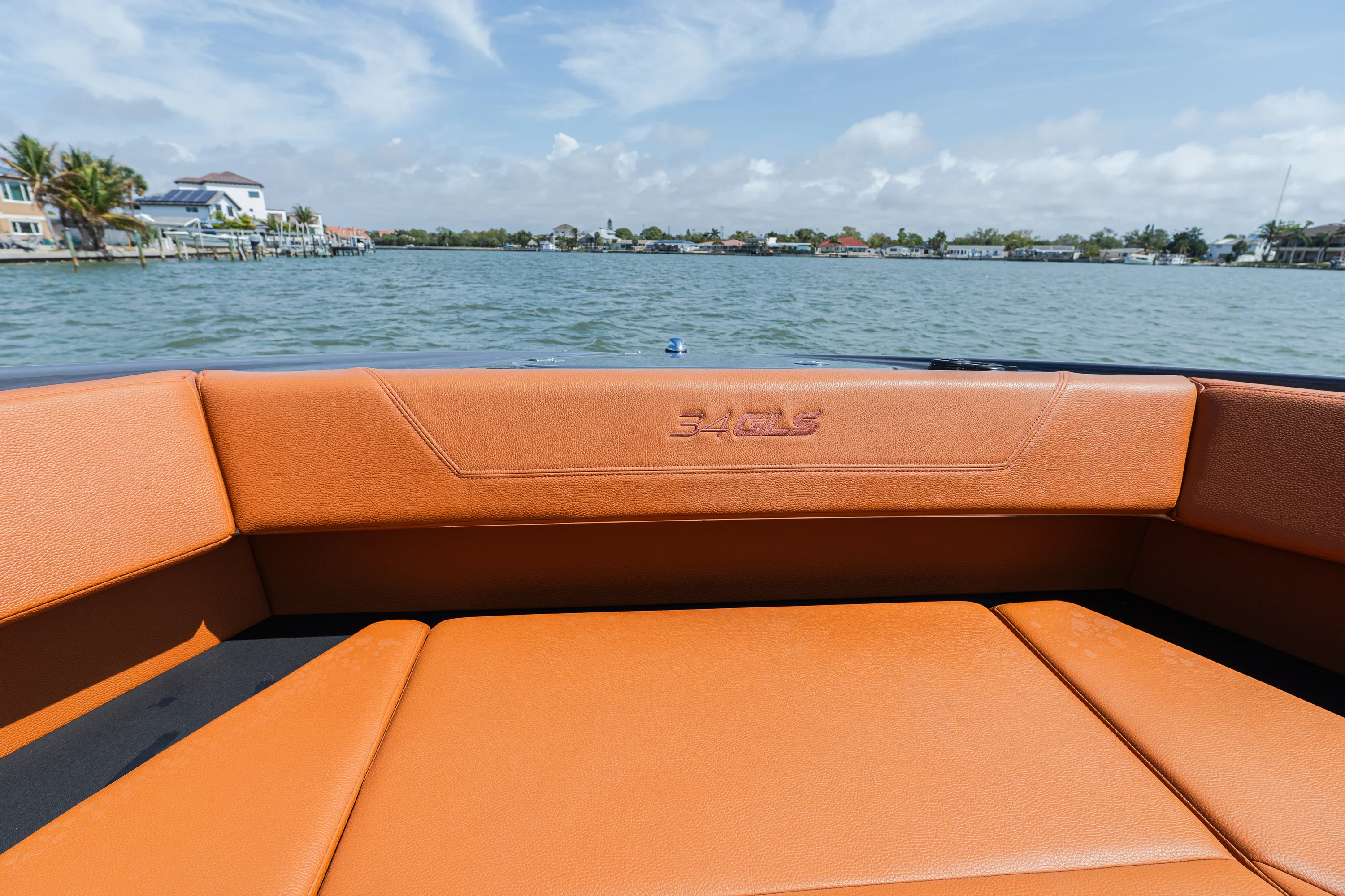 2024 Cruisers Yachts 34 GLS OB Image Thumbnail #13