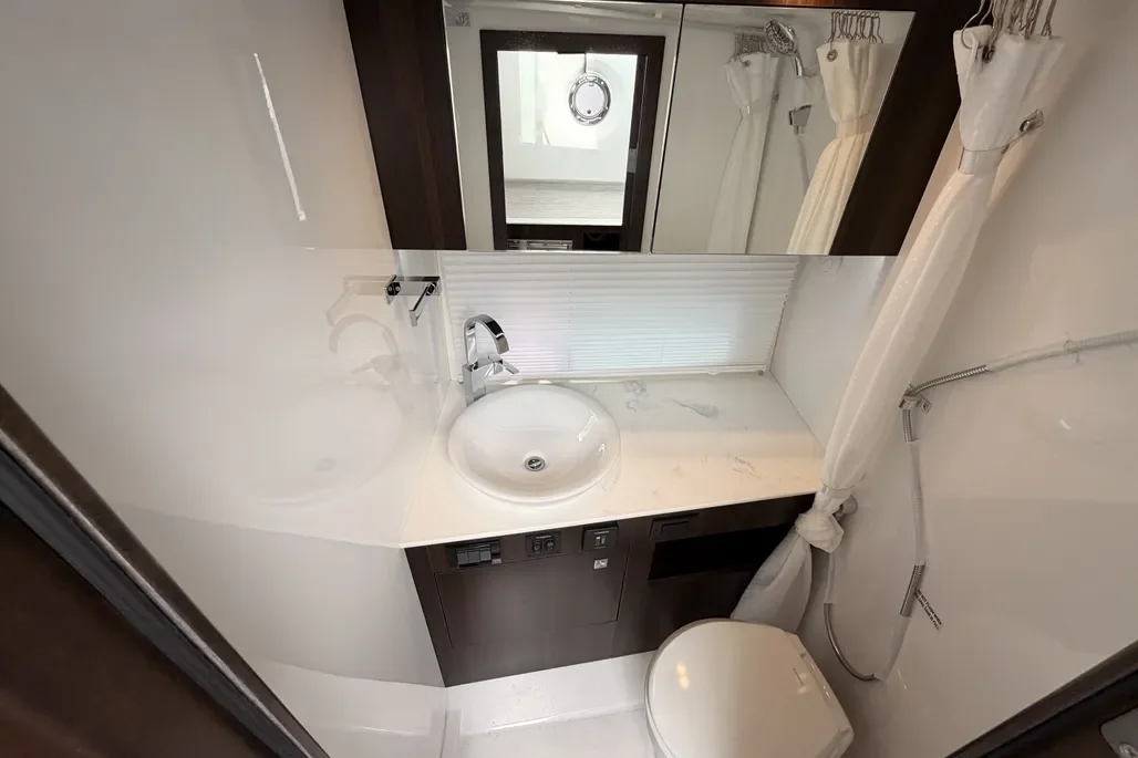 2024 Cruisers Yachts 34 GLS OB Image Thumbnail #22