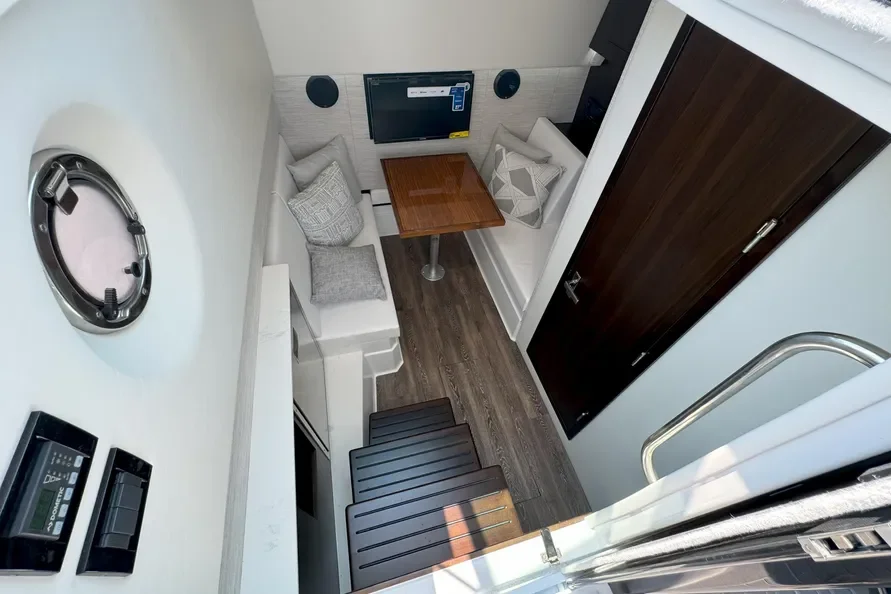 2024 Cruisers Yachts 34 GLS OB Image Thumbnail #21