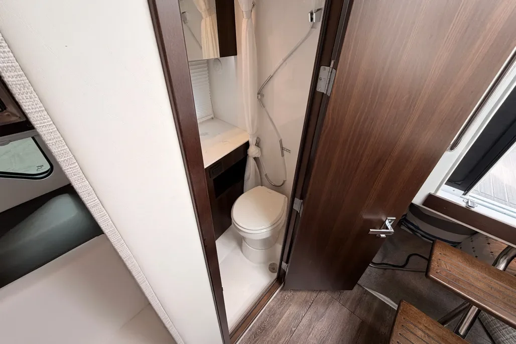 2024 Cruisers Yachts 34 GLS OB Image Thumbnail #24