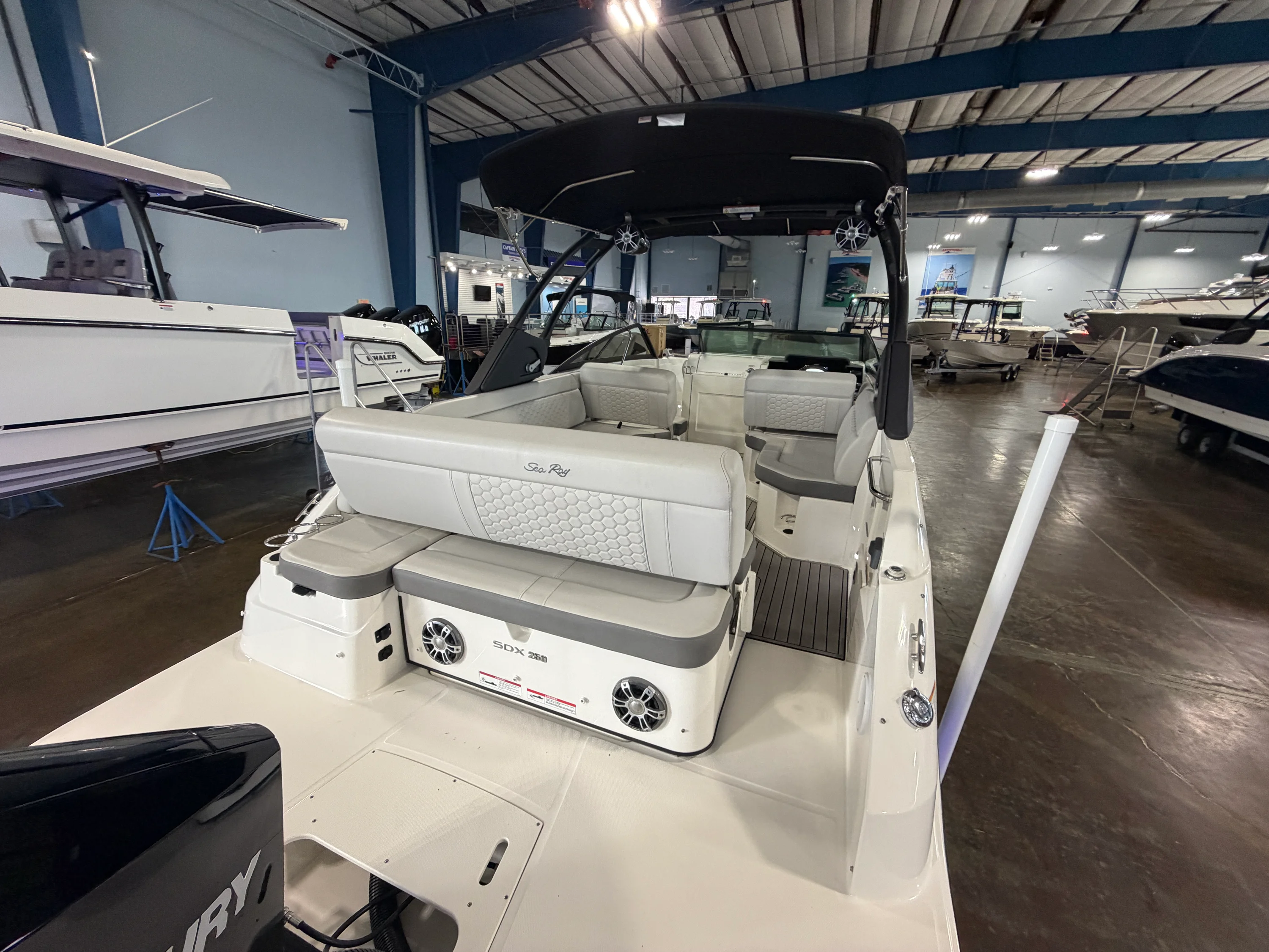 2024 Sea Ray 250 SDX-OB Image Thumbnail #11