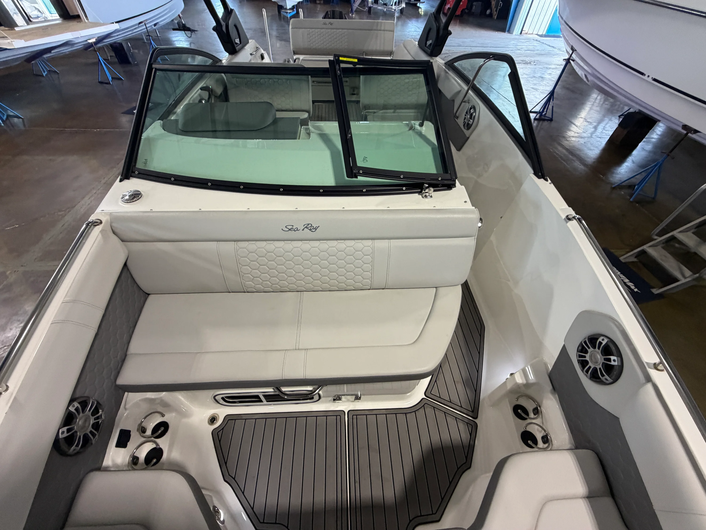 2024 Sea Ray 250 SDX-OB Image Thumbnail #27