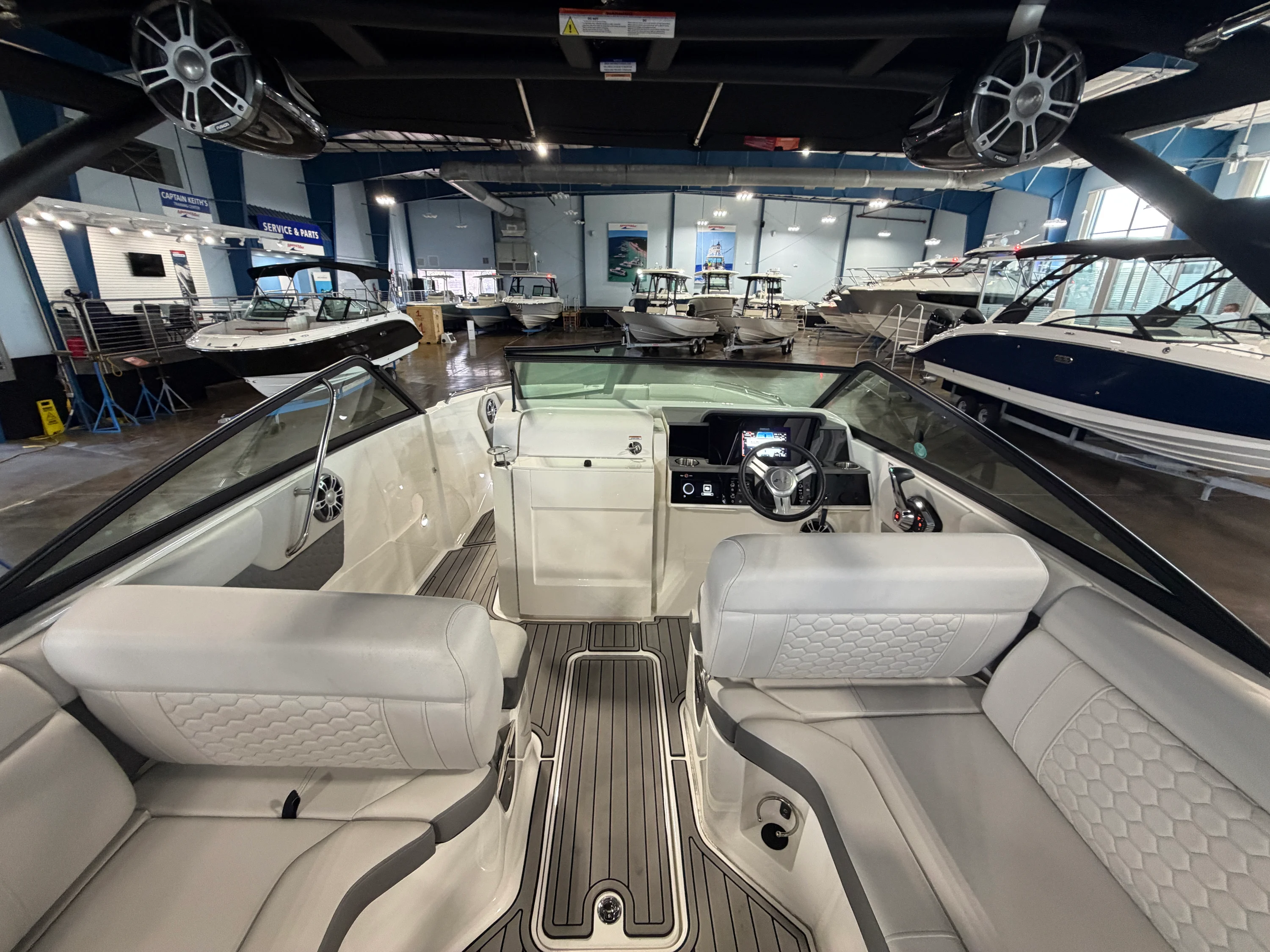 2024 Sea Ray 250 SDX-OB Image Thumbnail #14