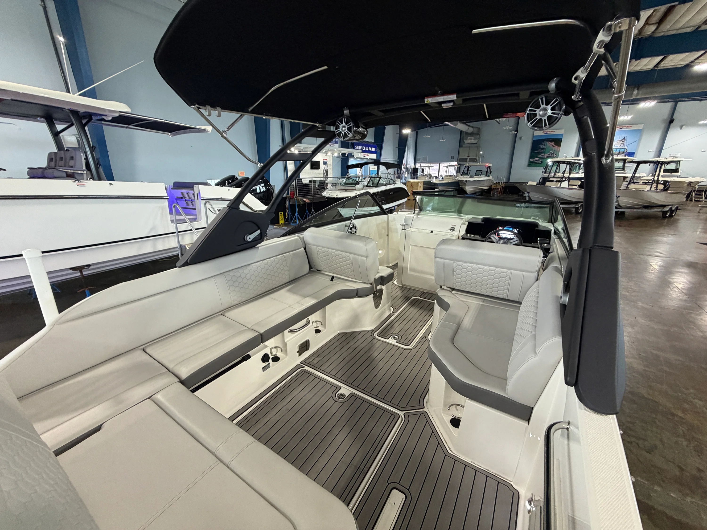 2024 Sea Ray 250 SDX-OB Image Thumbnail #13