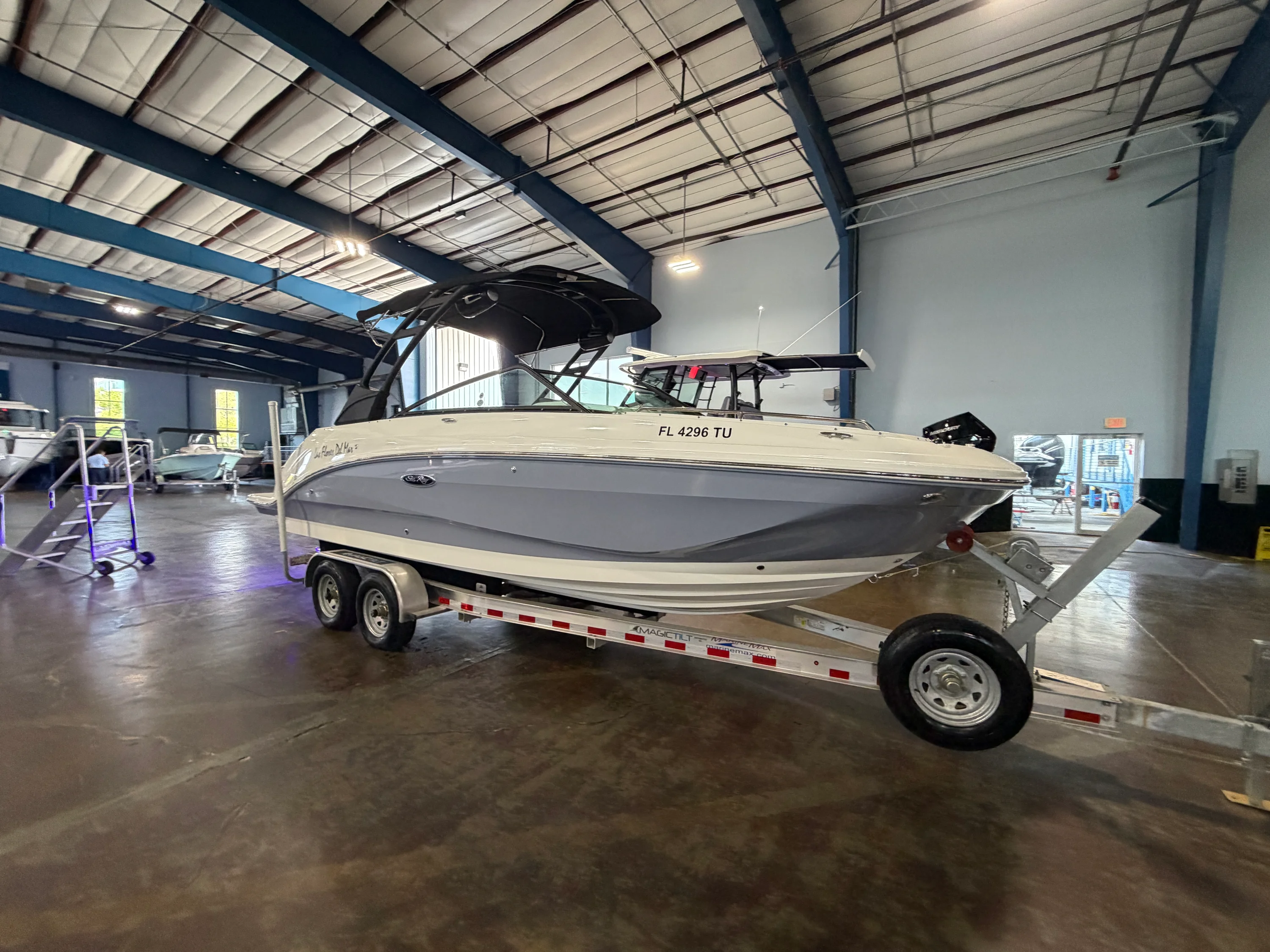 2024 Sea Ray 250 SDX-OB Image Thumbnail #5