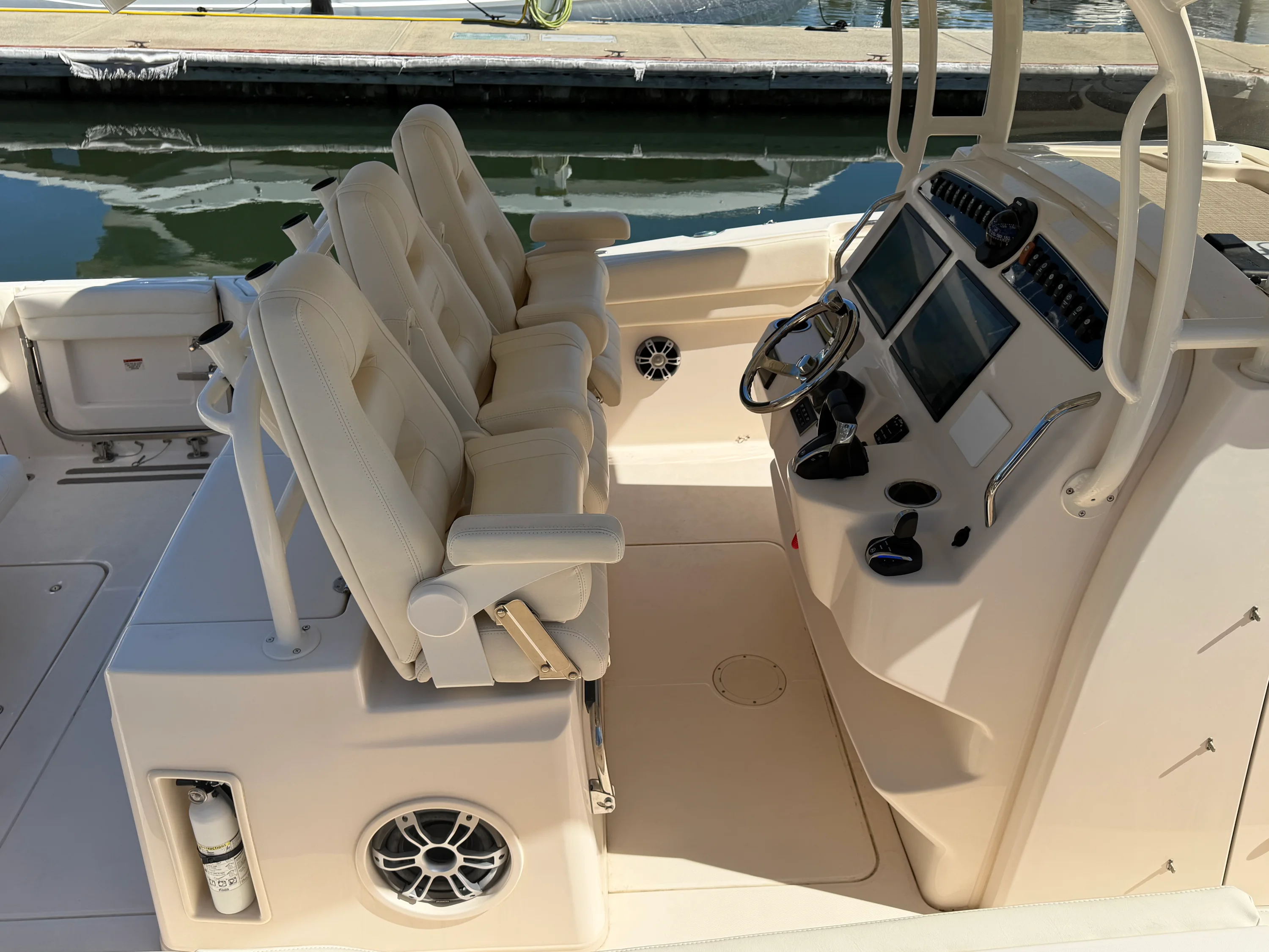 2023 Grady-White Canyon 326 Image Thumbnail #9