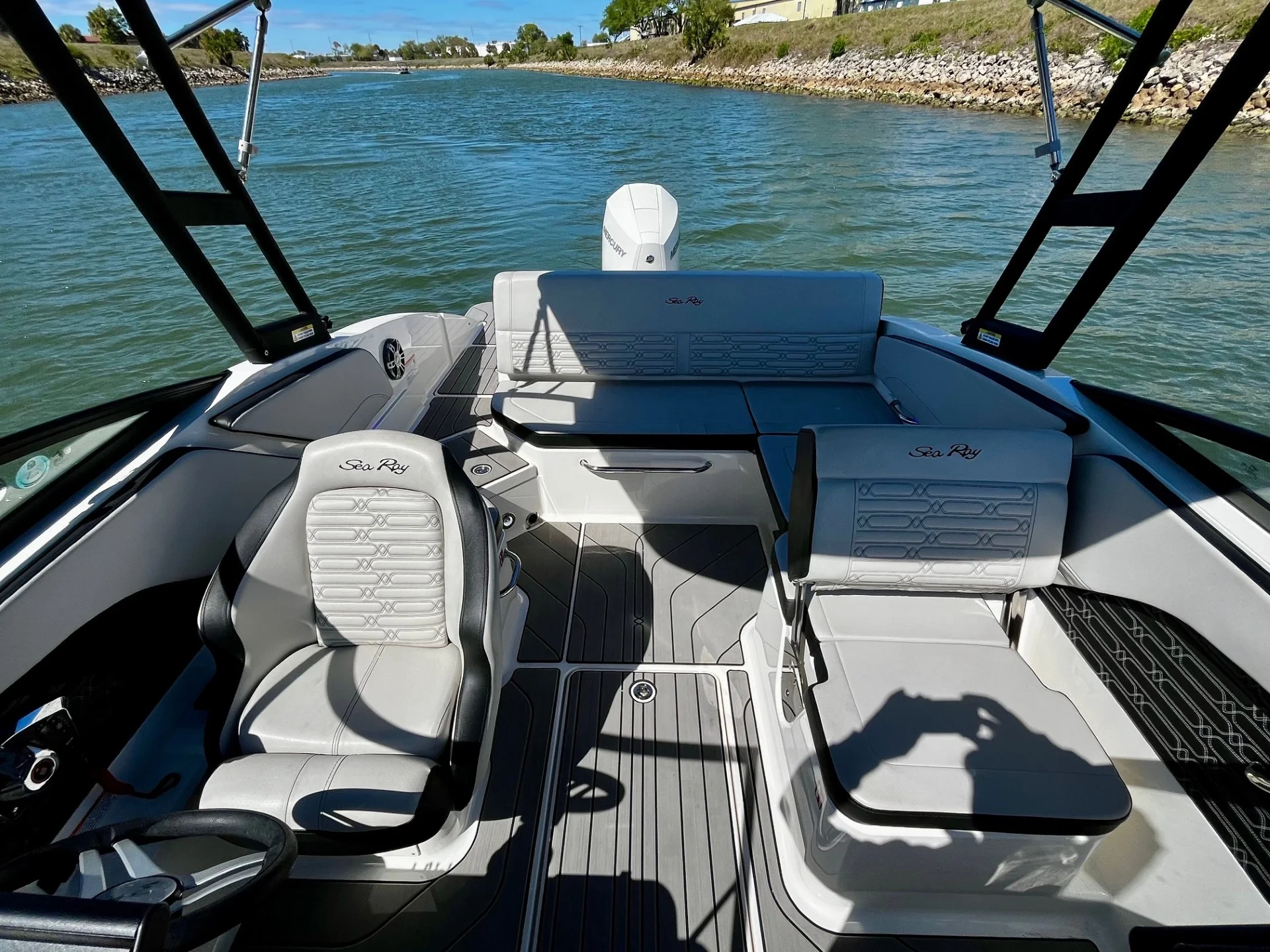 2025 Sea Ray 21 SPX OB Image Thumbnail #8