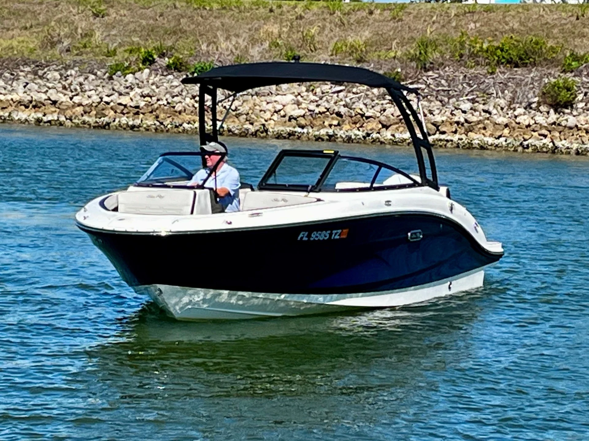 2025 Sea Ray 21 SPX OB Image Thumbnail #2