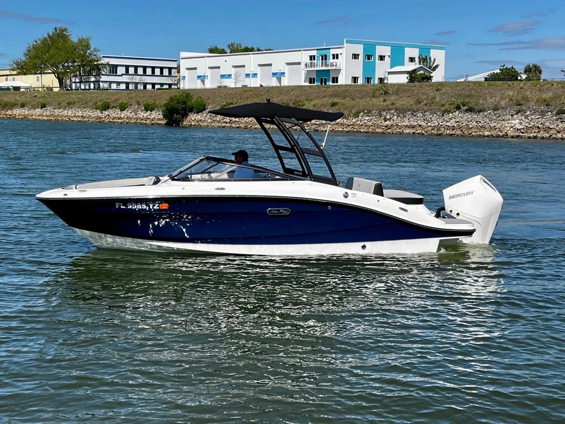 2025 Sea Ray 21 SPX OB Image Thumbnail #0