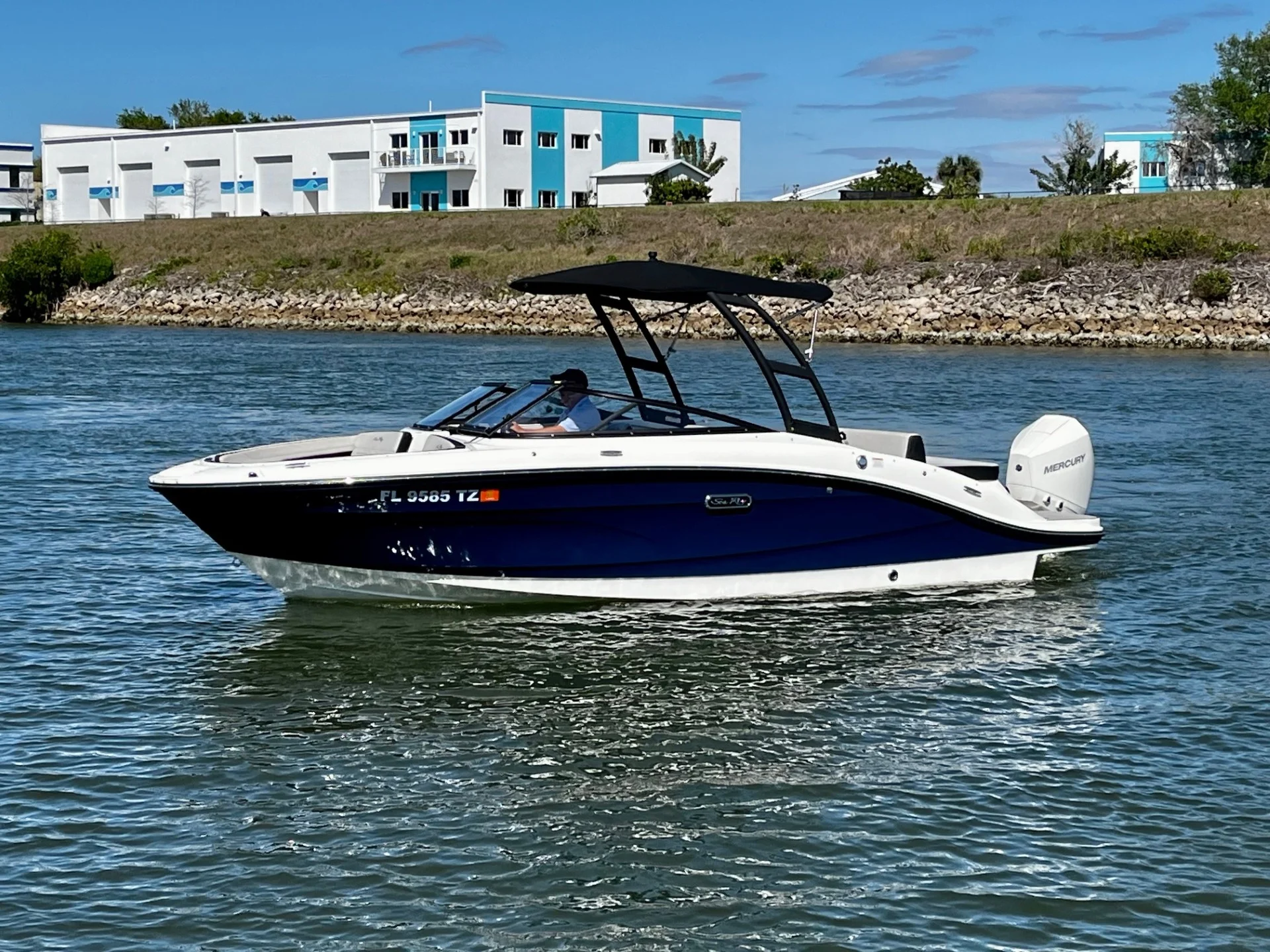 2025 Sea Ray 21 SPX OB Image Thumbnail #1