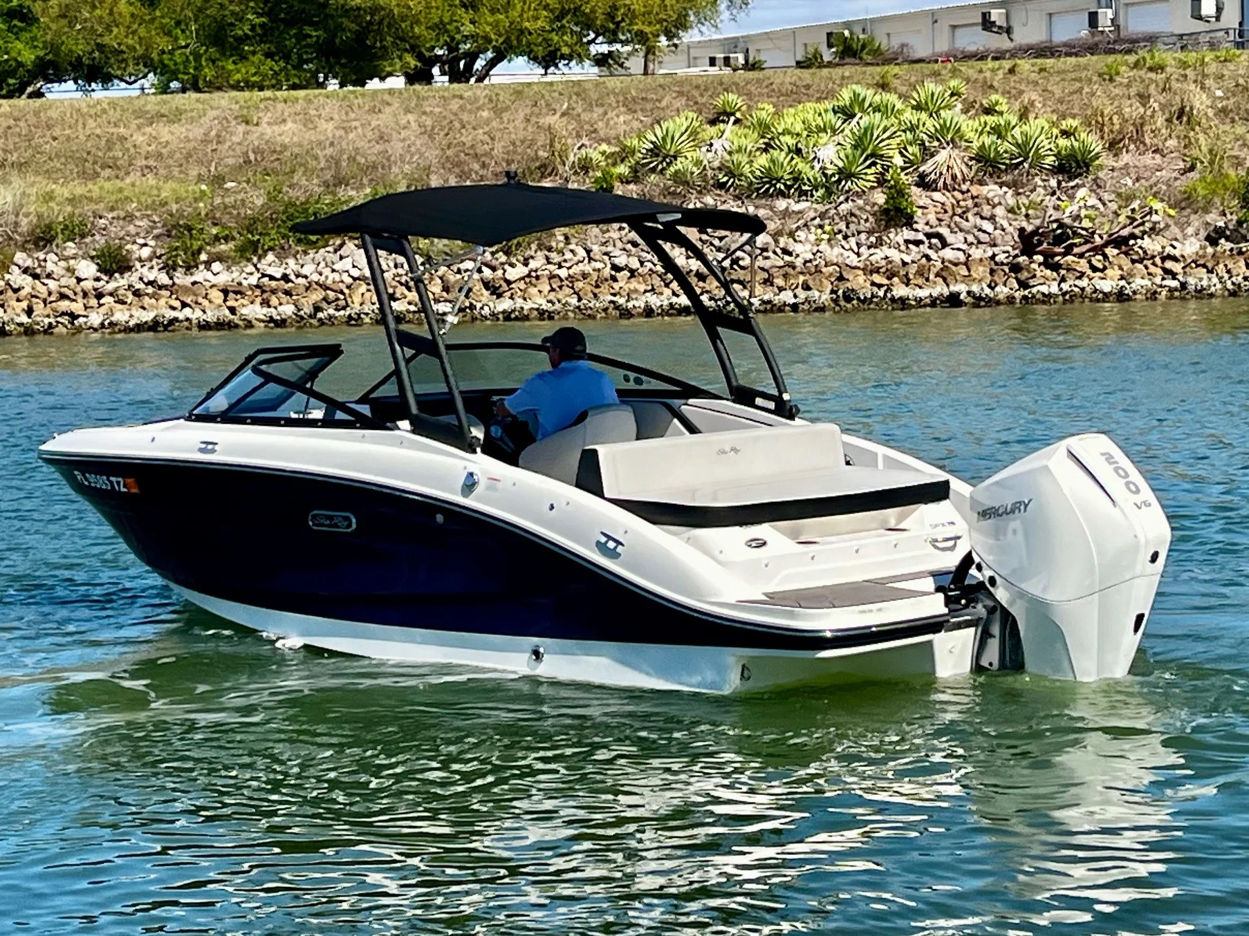 2025 Sea Ray 21 SPX OB Image Thumbnail #6