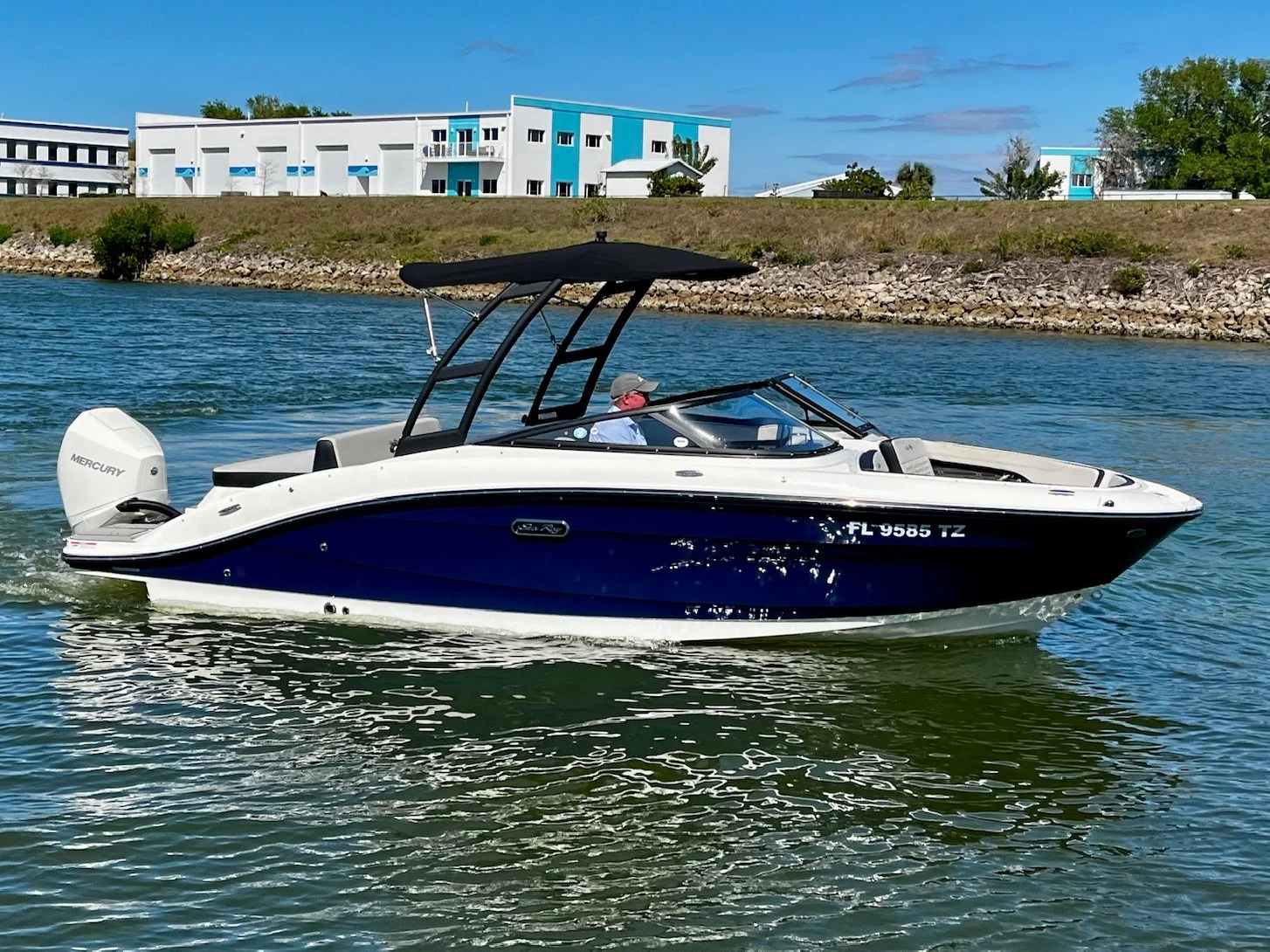 2025 Sea Ray 21 SPX OB Image Thumbnail #4