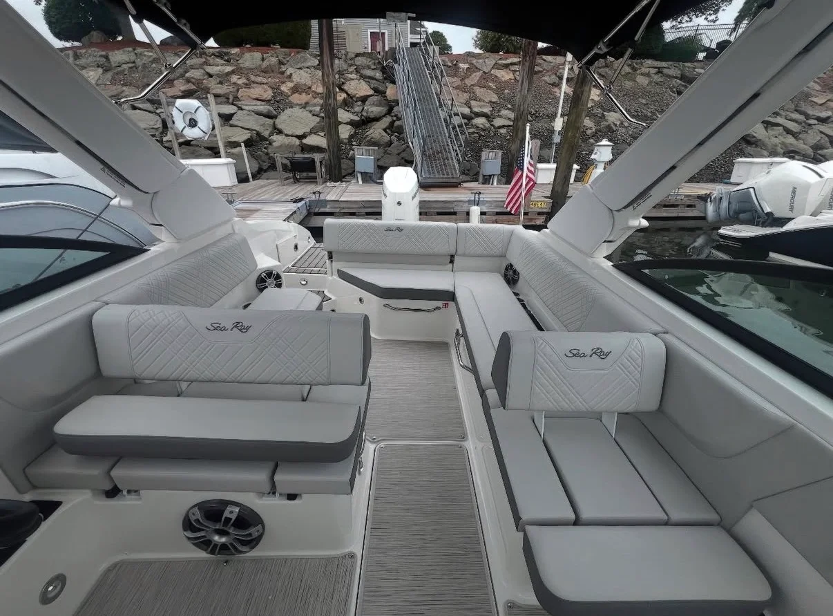 2025 Sea Ray 270 SDX-OB Image Thumbnail #5