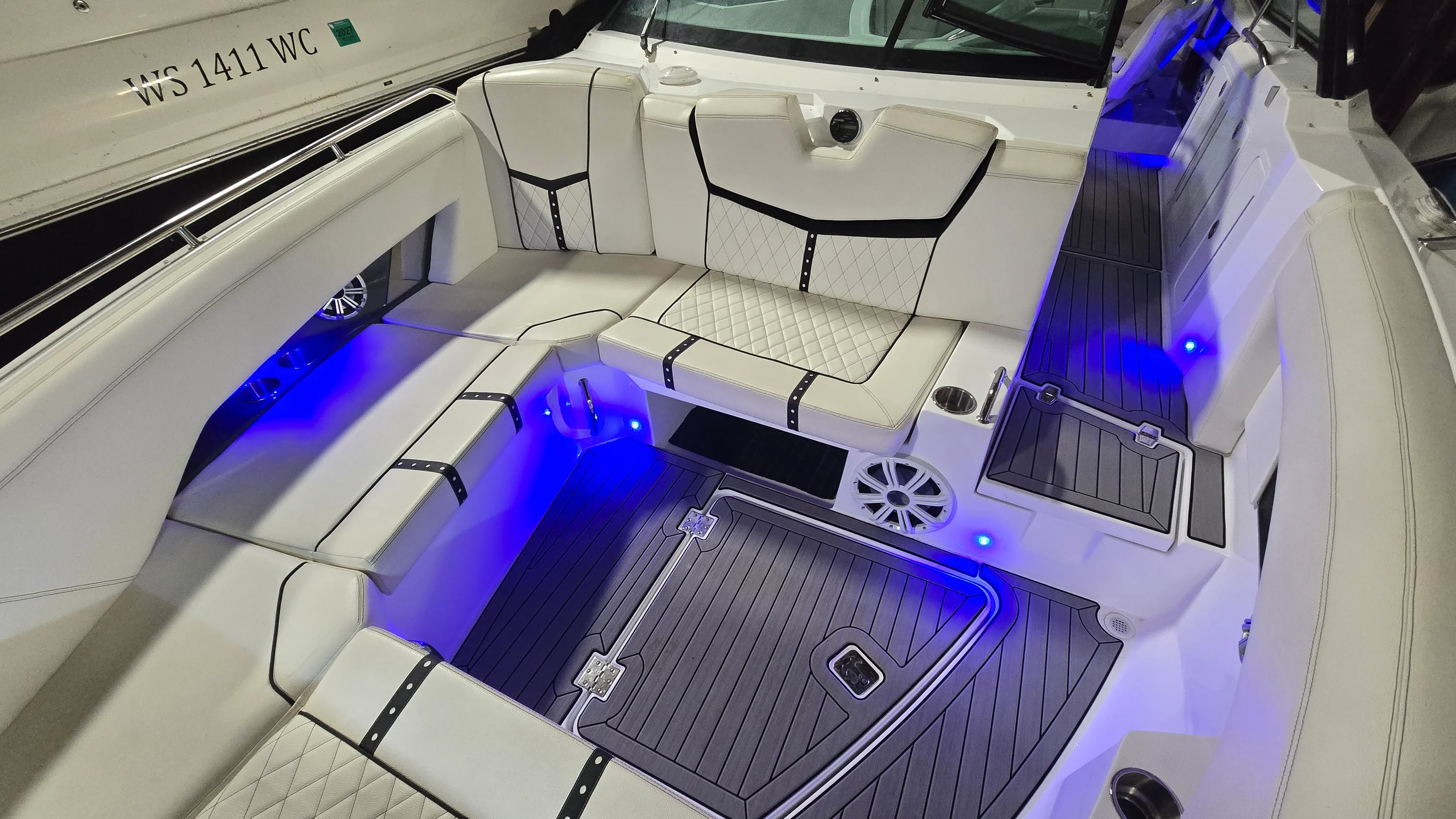 2017 Cruisers Yachts 338CX Image Thumbnail #14