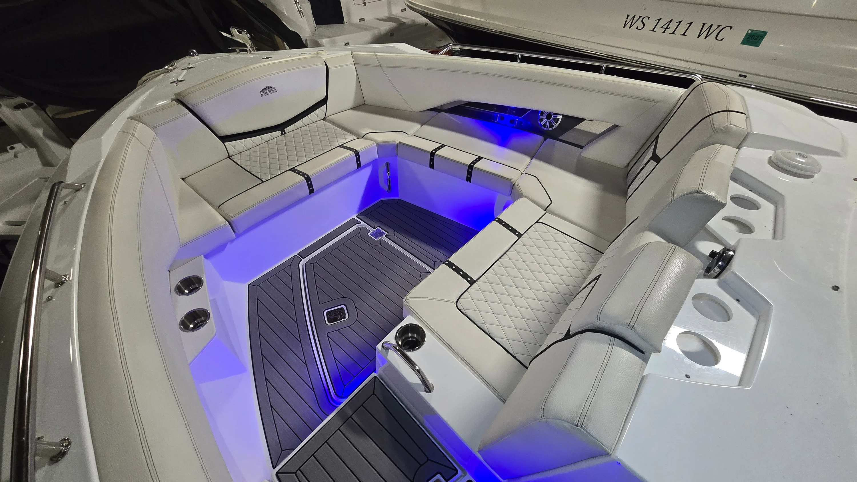 2017 Cruisers Yachts 338CX Image Thumbnail #12