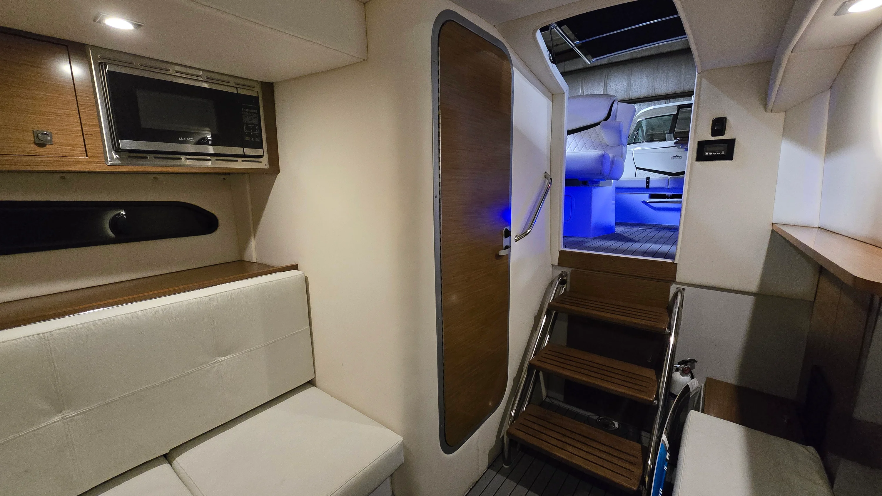 2017 Cruisers Yachts 338CX Image Thumbnail #20