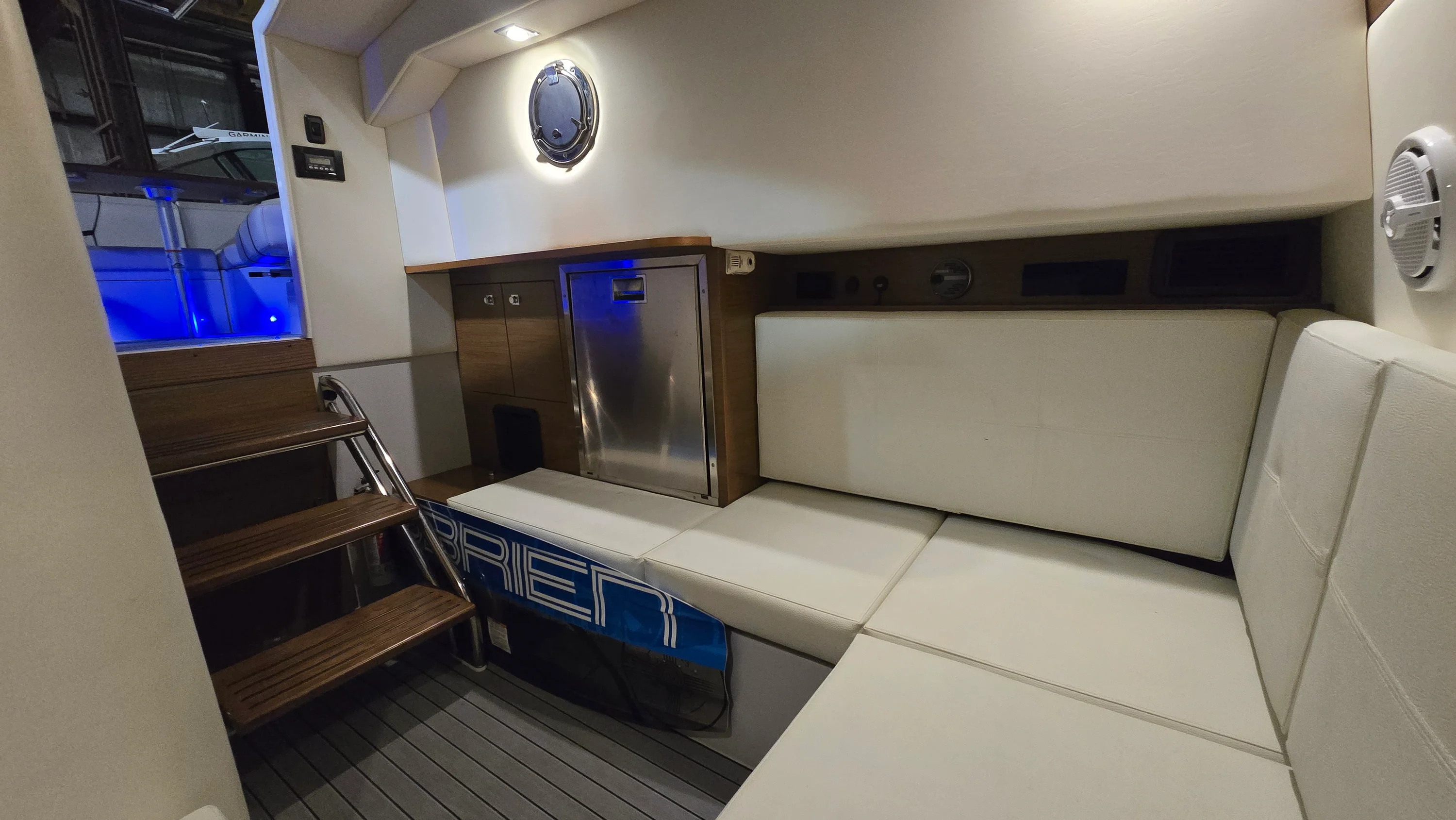 2017 Cruisers Yachts 338CX Image Thumbnail #19