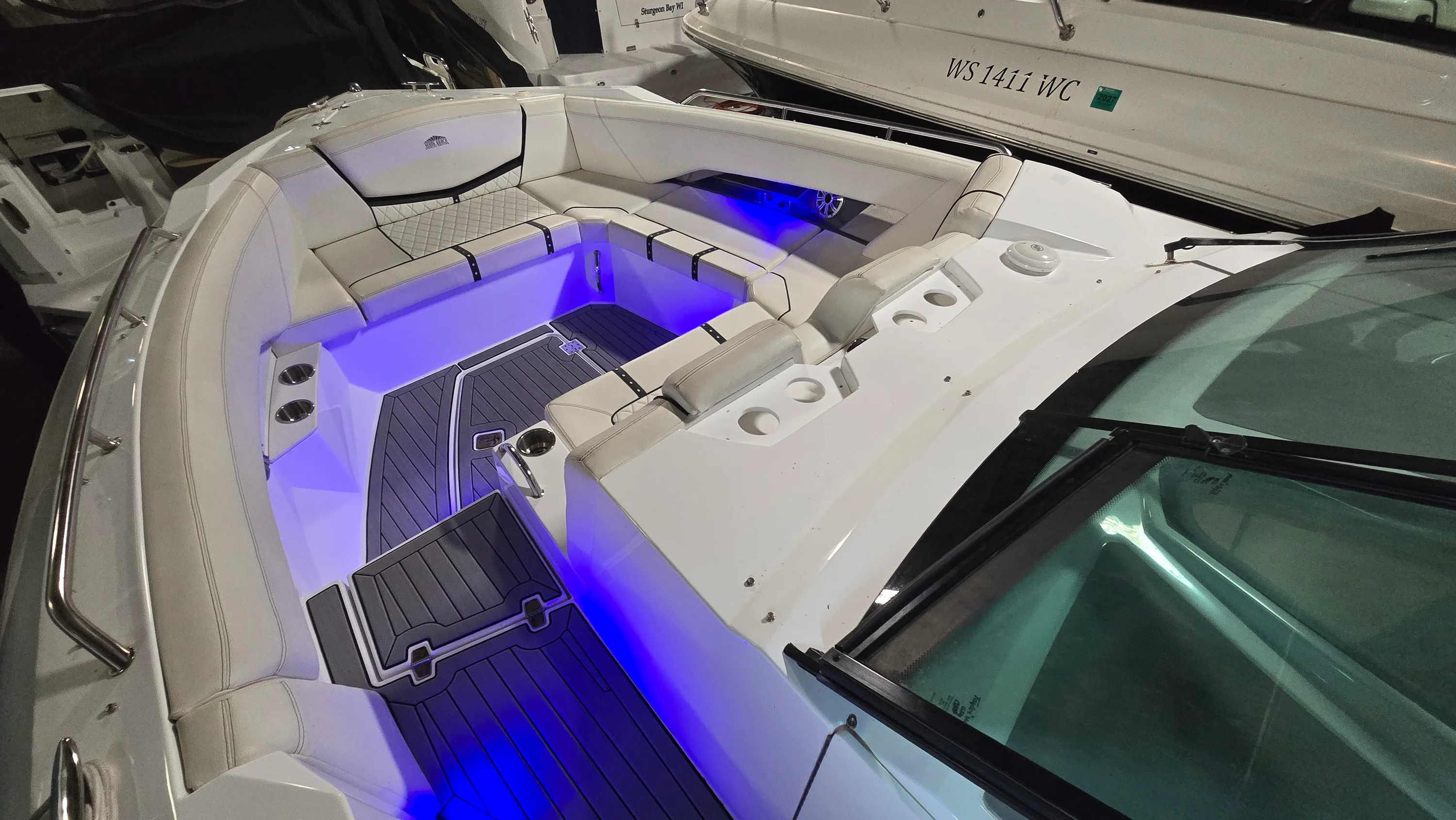 2017 Cruisers Yachts 338CX Image Thumbnail #11