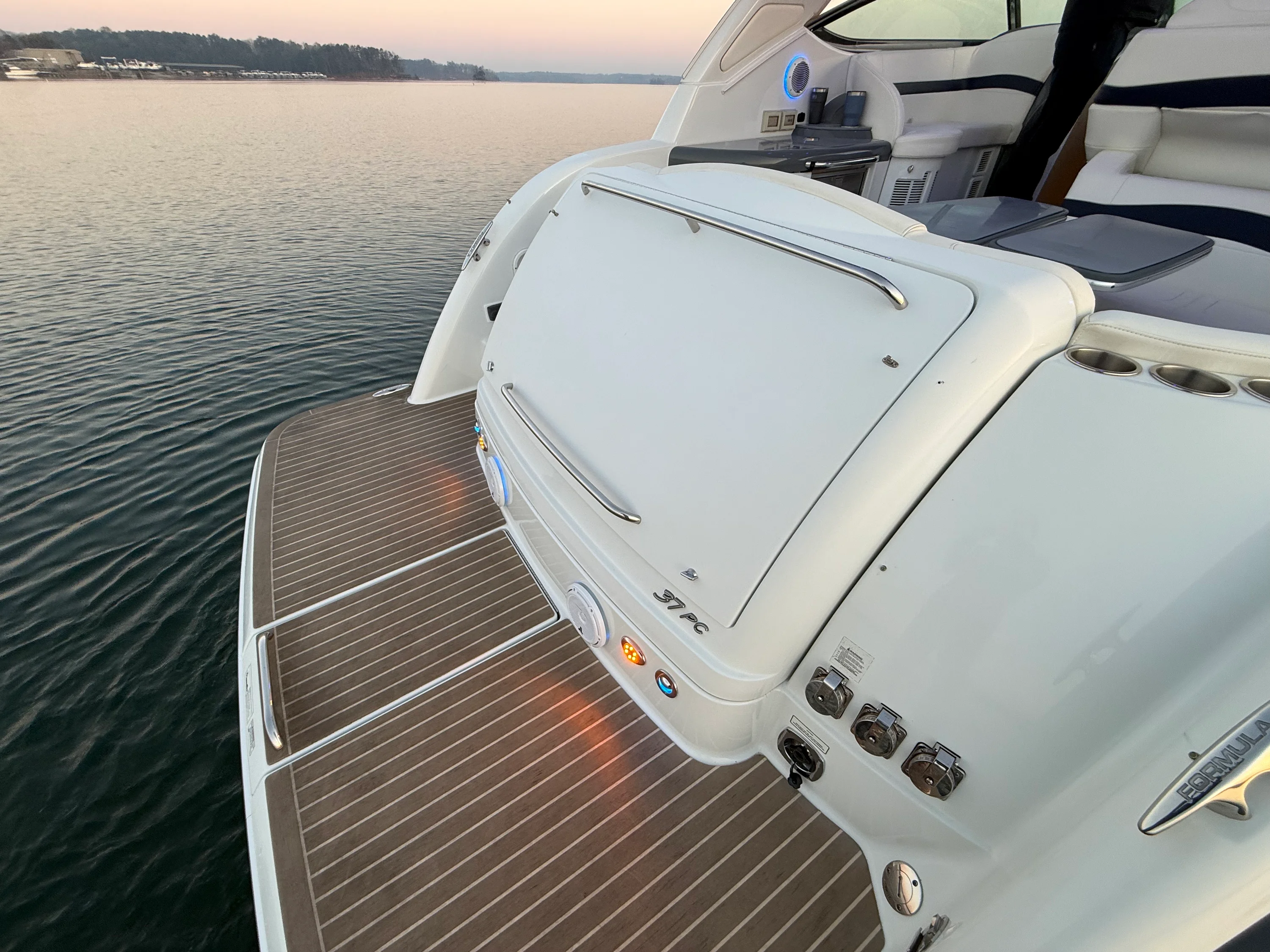 2015 Formula 37 PC Image Thumbnail #30