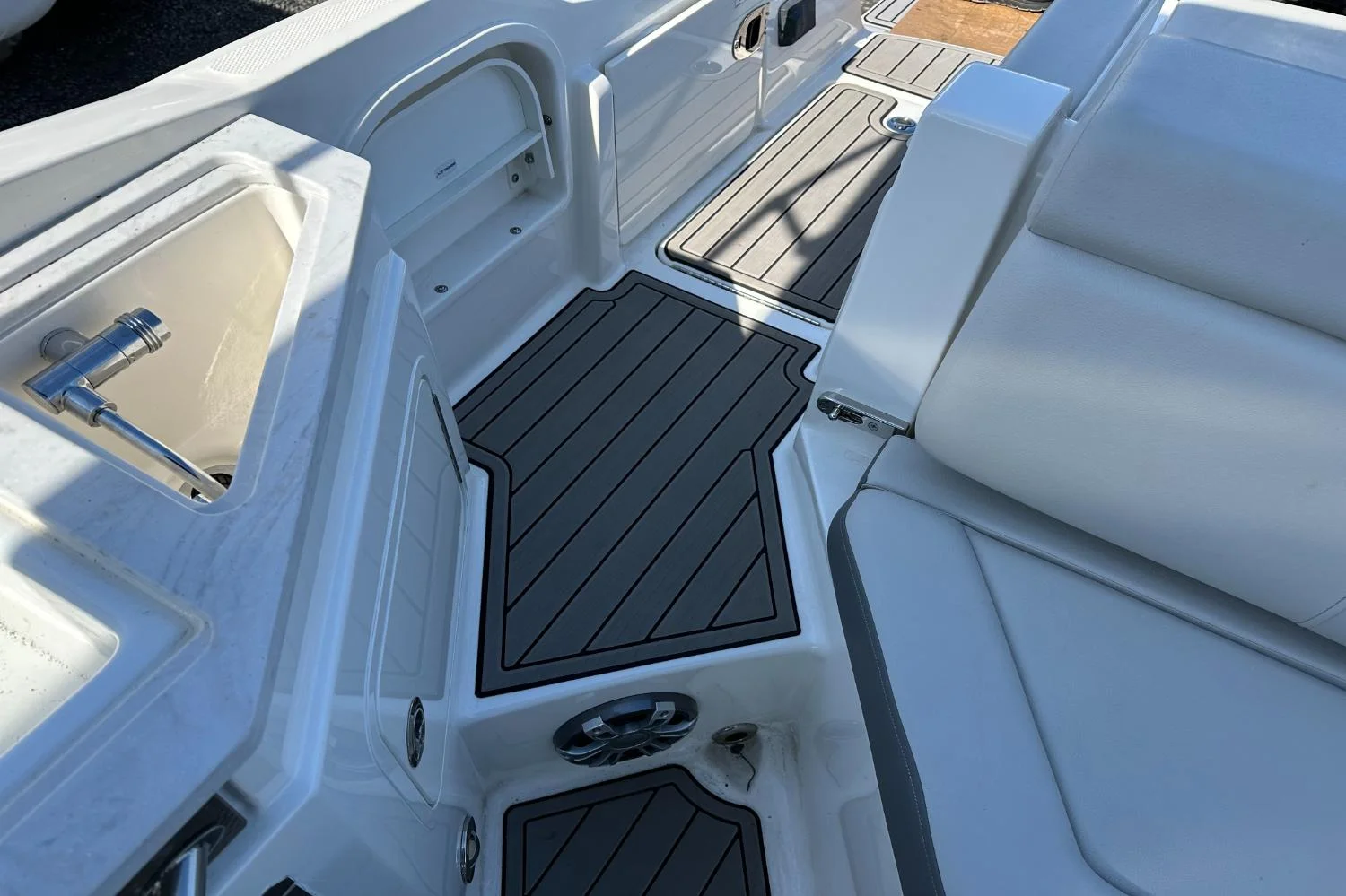 2023 Sea Ray SDX 290 Outboard Image Thumbnail #31