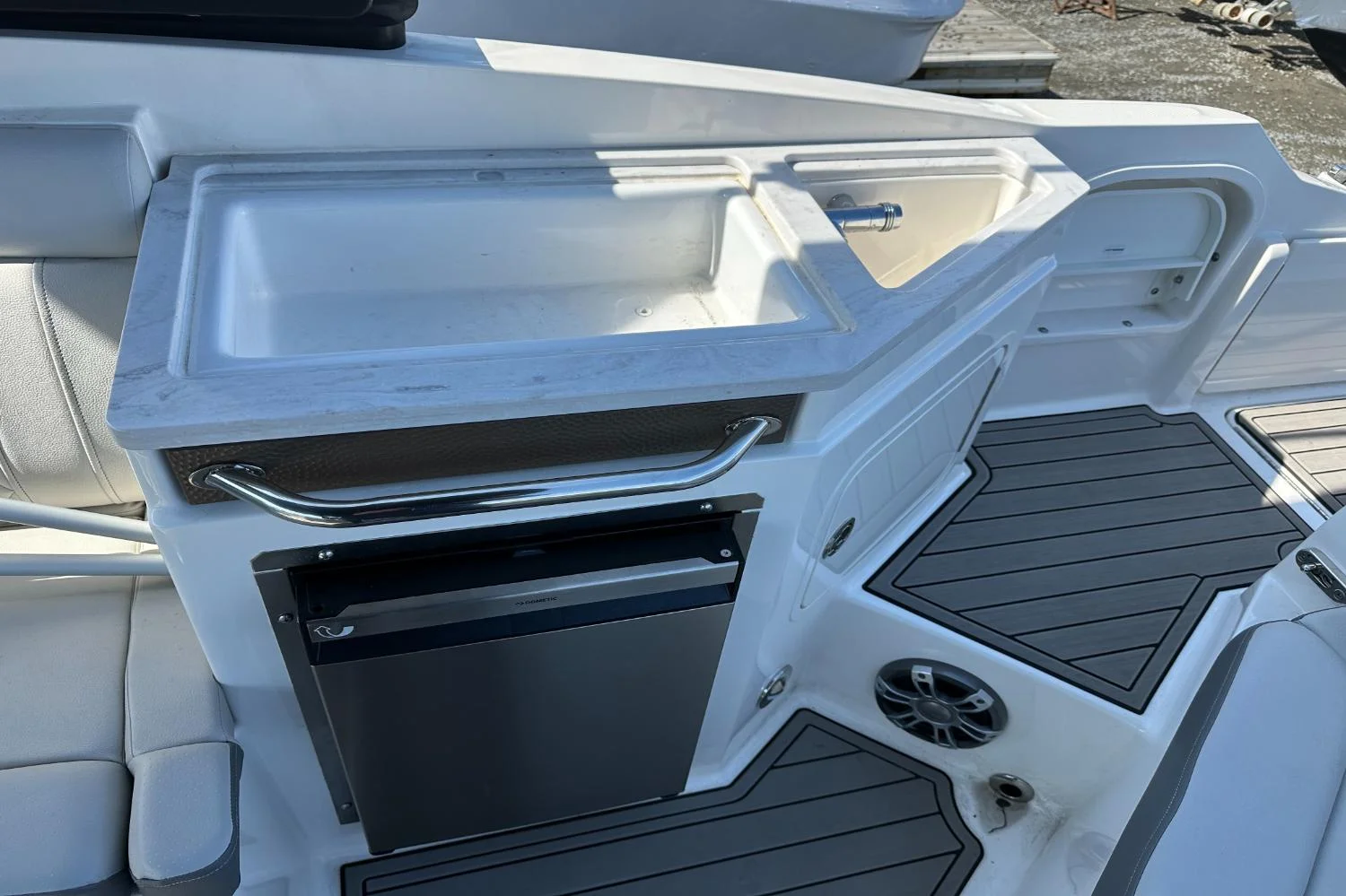 2023 Sea Ray SDX 290 Outboard Image Thumbnail #32