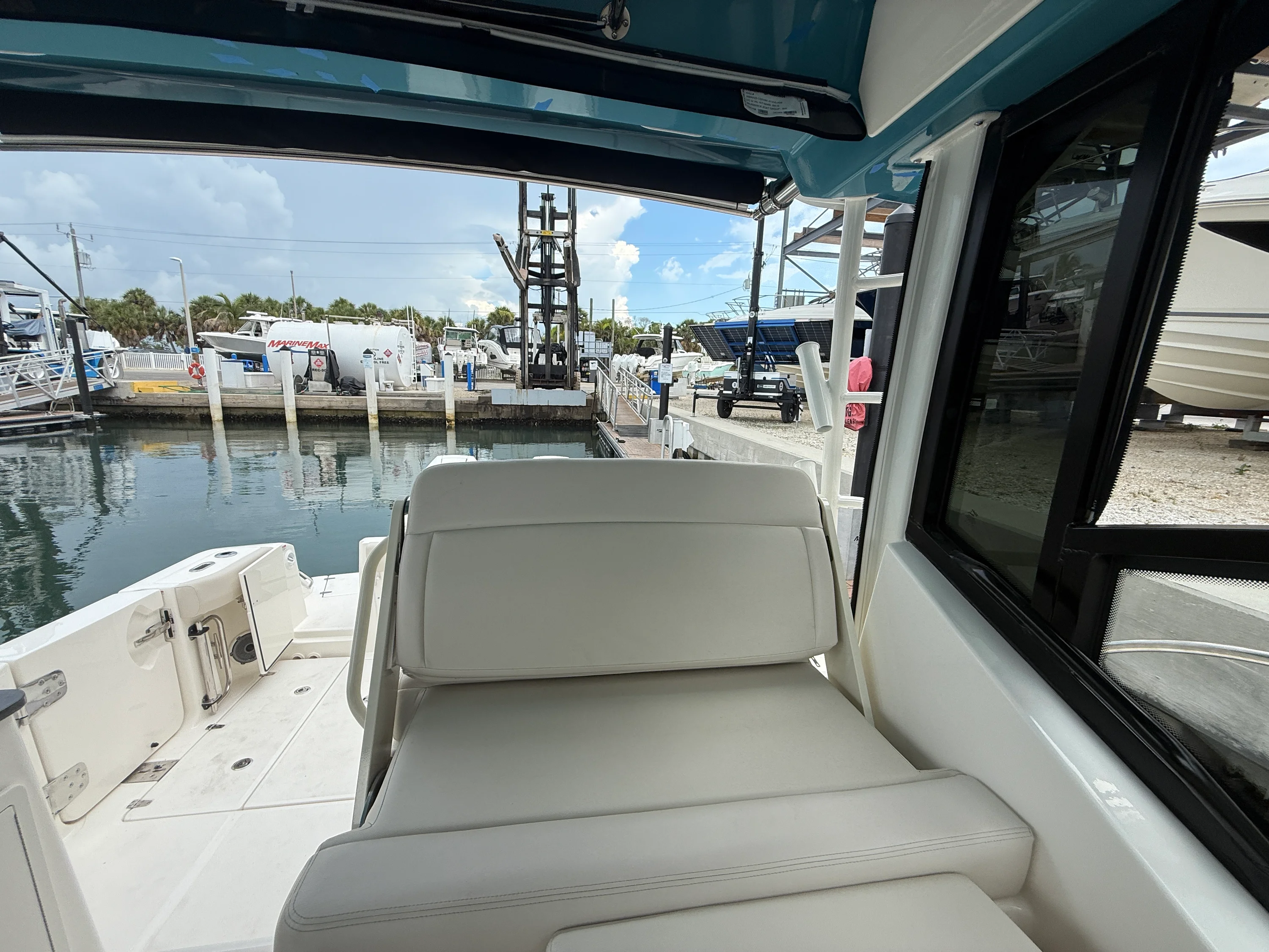 2027 Boston Whaler 325 Conquest Image Thumbnail #21