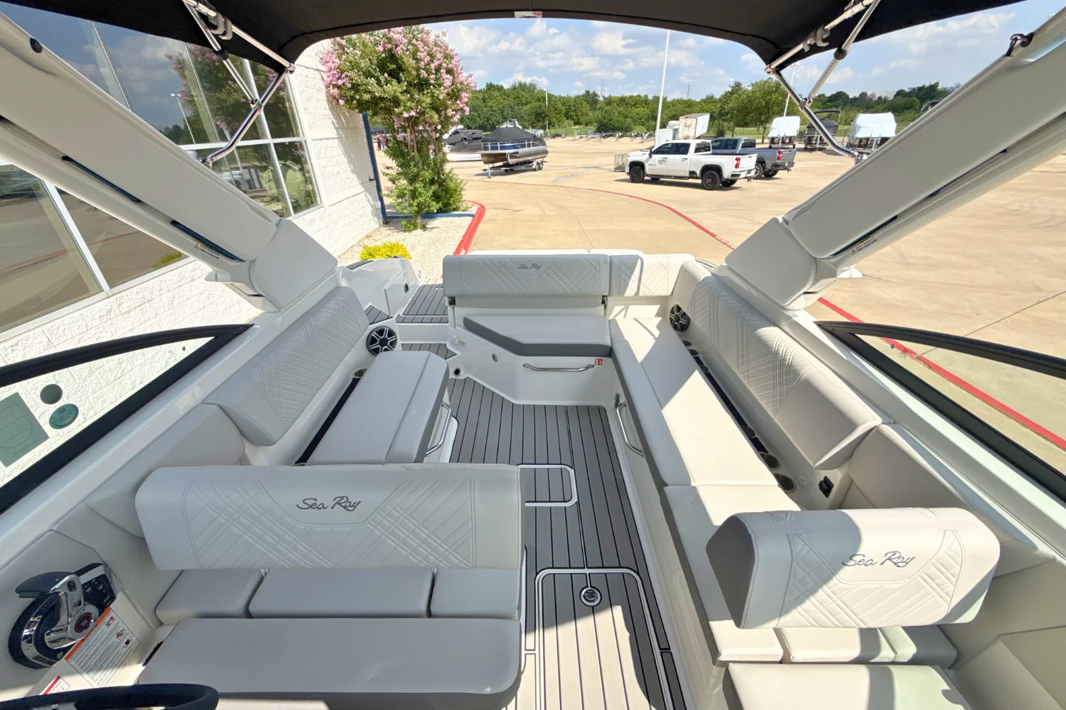 2026 Sea Ray SDX 270 Image Thumbnail #9