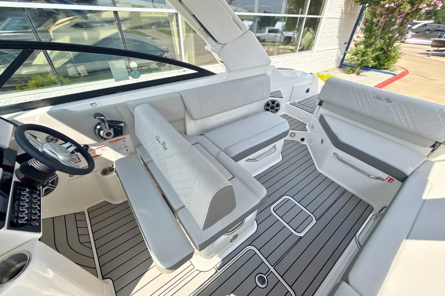 2026 Sea Ray SDX 270 Image Thumbnail #11