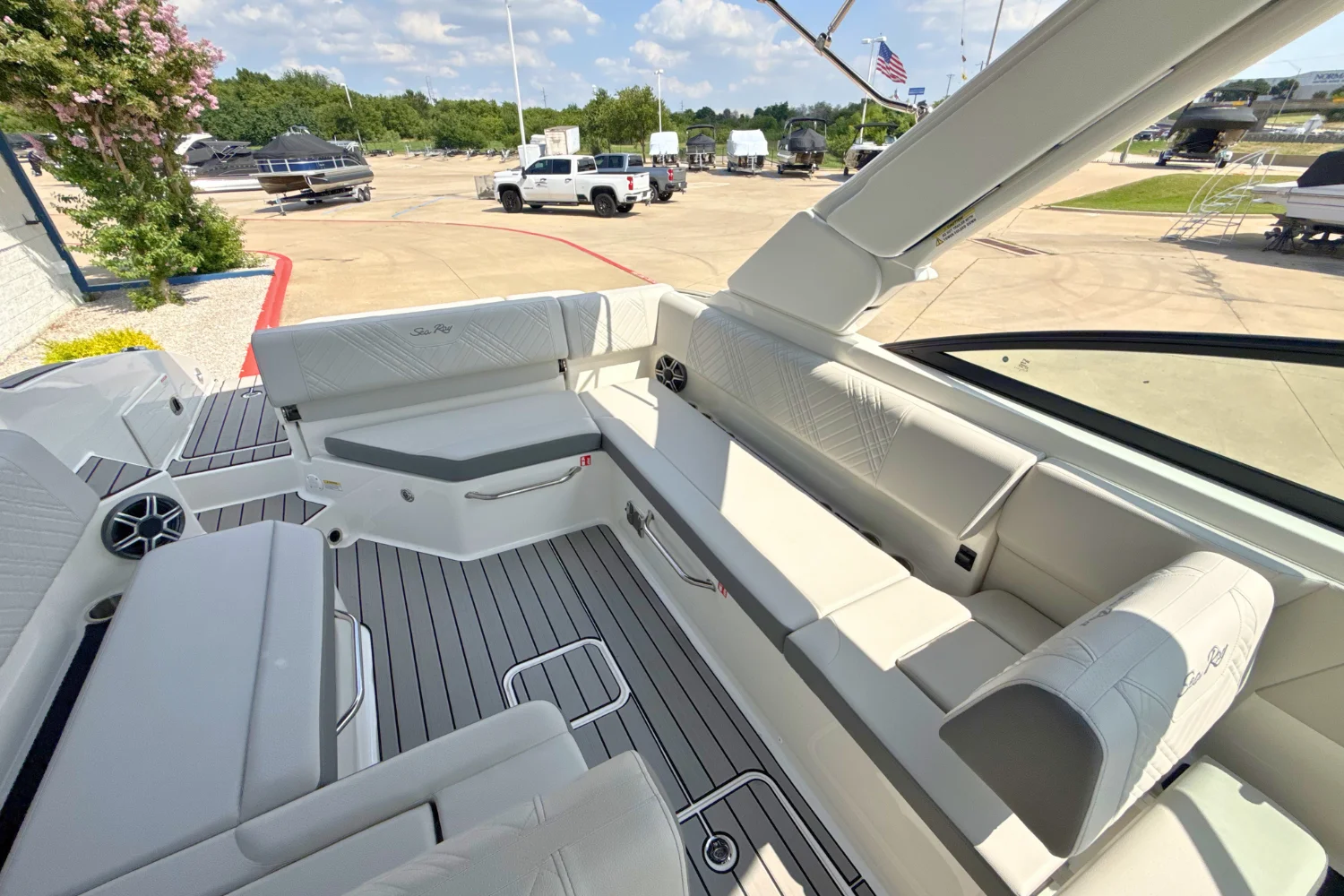 2026 Sea Ray SDX 270 Image Thumbnail #10