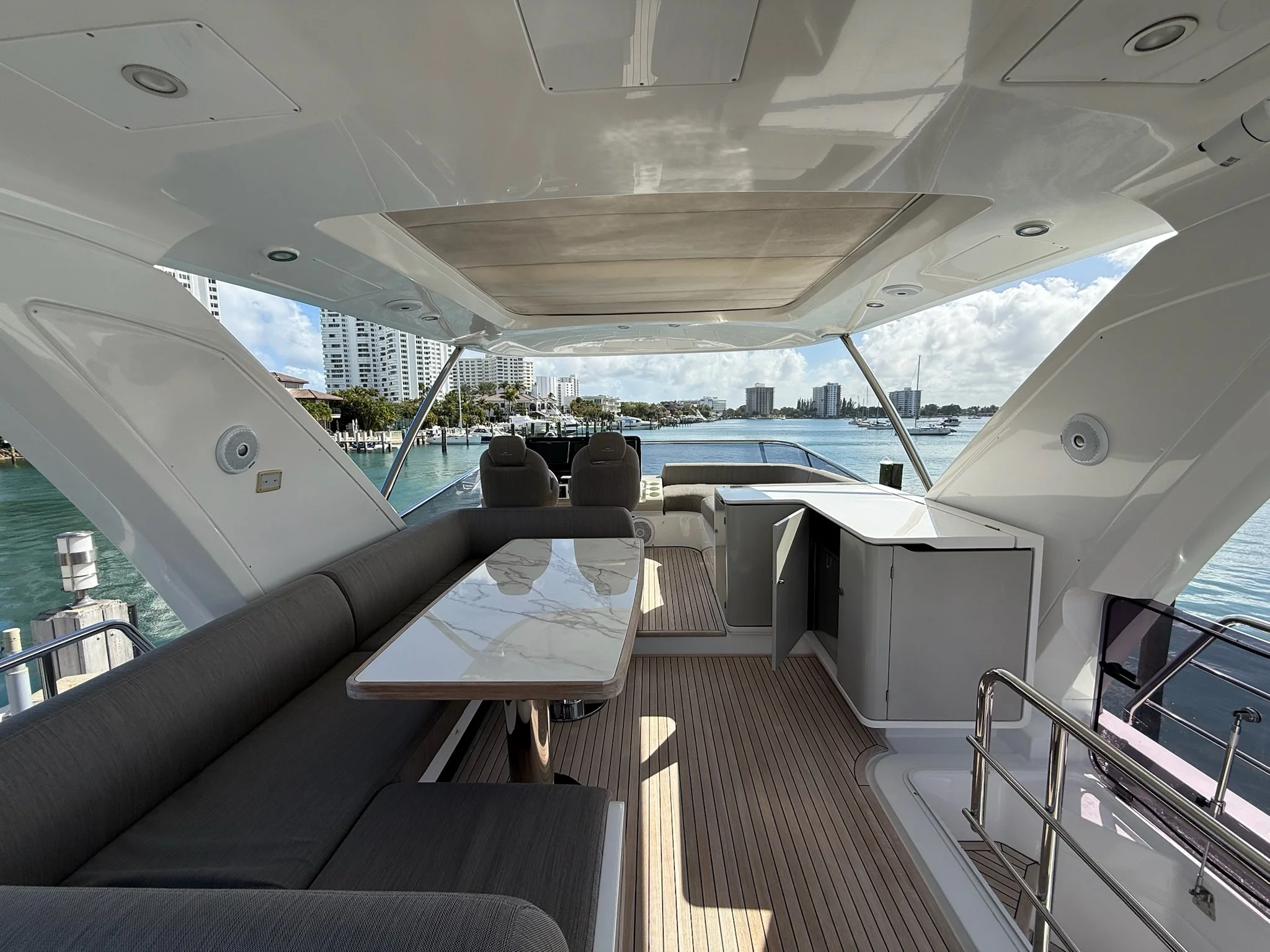 2019 Azimut 60 FLY Image Thumbnail #3
