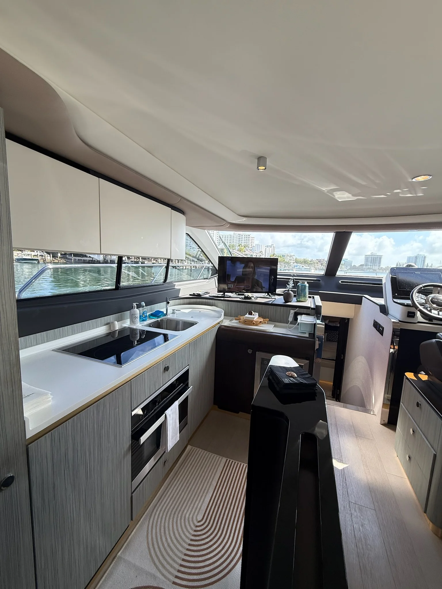 2019 Azimut 60 FLY Image Thumbnail #5