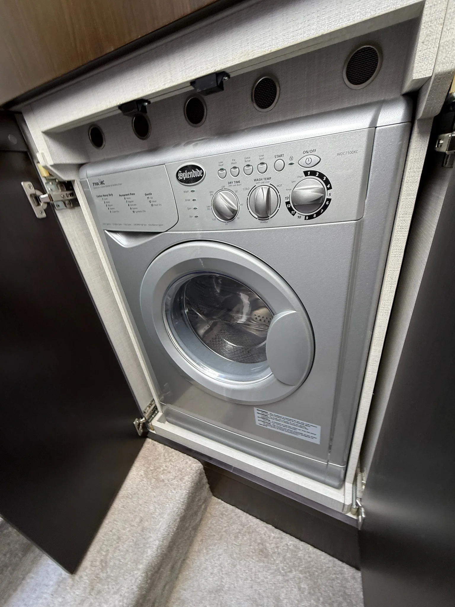 2019 Azimut 60 FLY Image Thumbnail #10