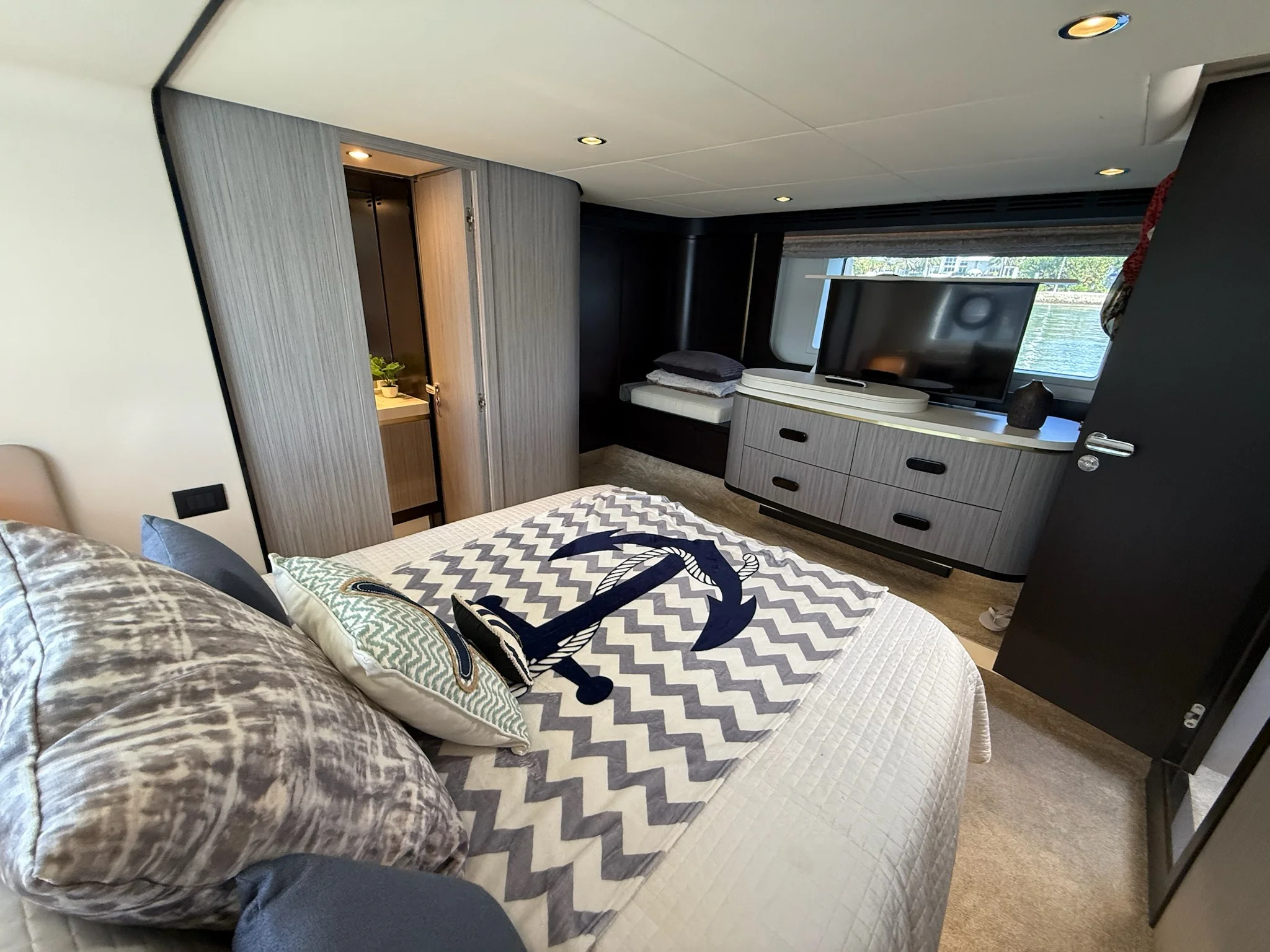 2019 Azimut 60 FLY Image Thumbnail #9