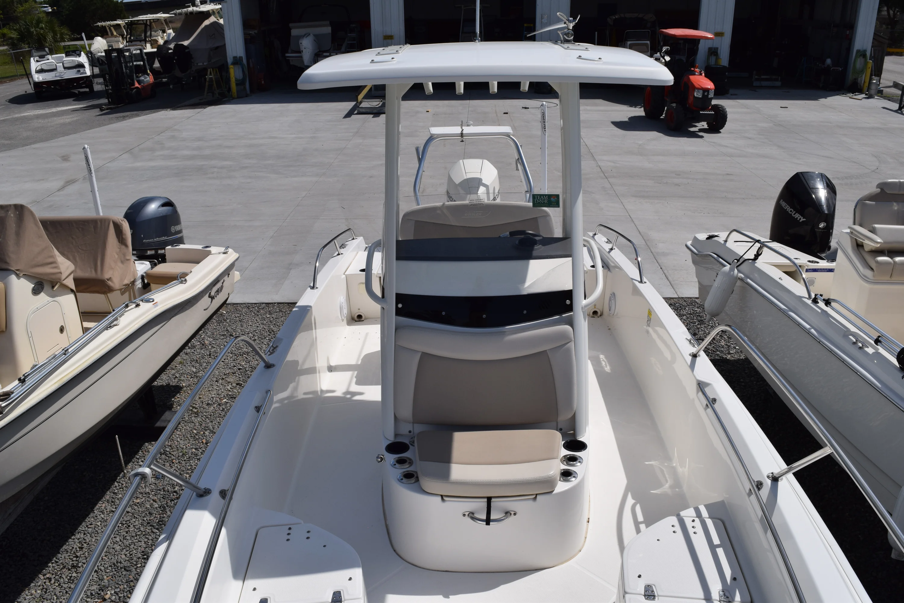 2019 Boston Whaler 240 Dauntless Image Thumbnail #14