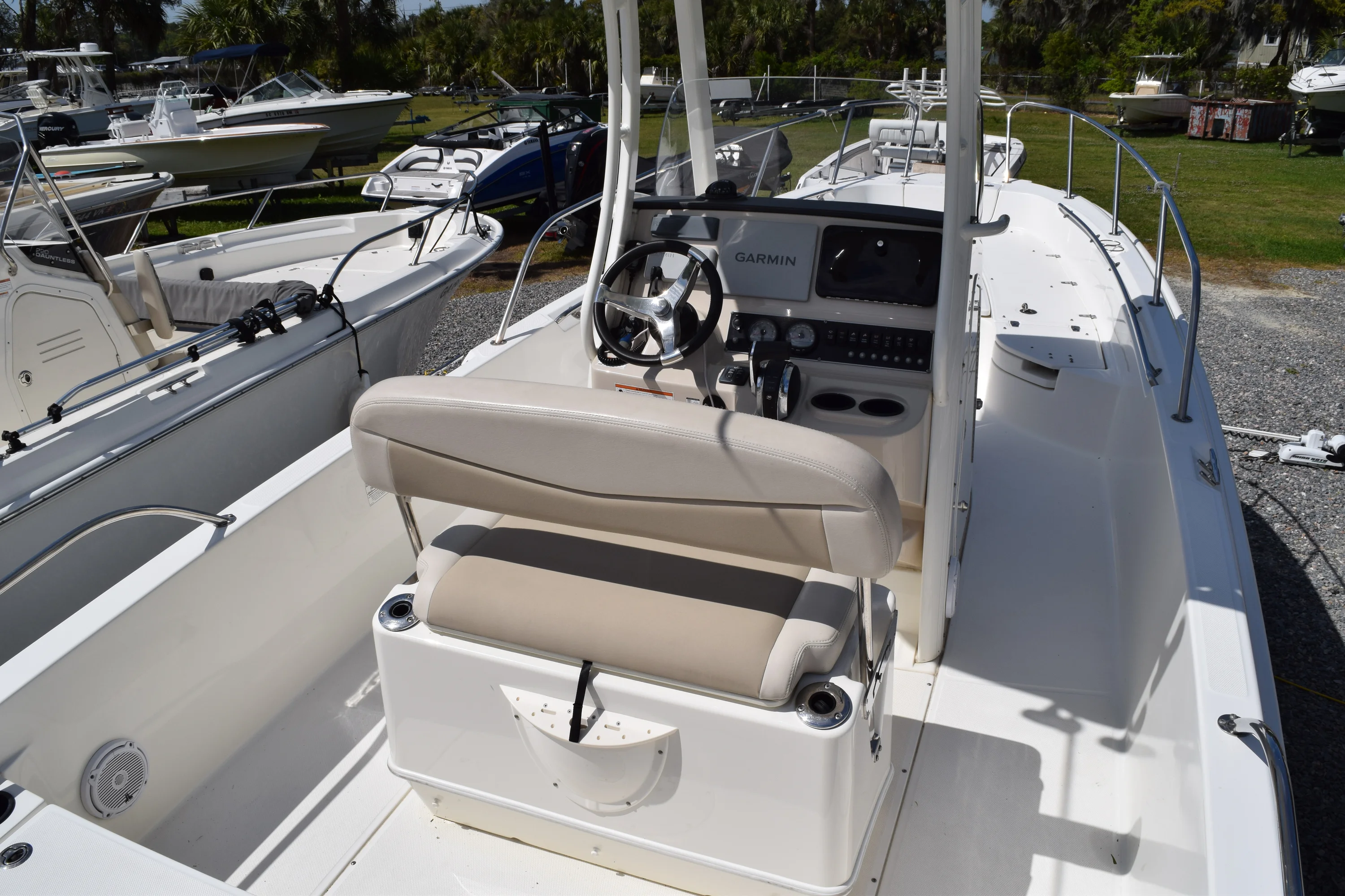 2019 Boston Whaler 240 Dauntless Image Thumbnail #7