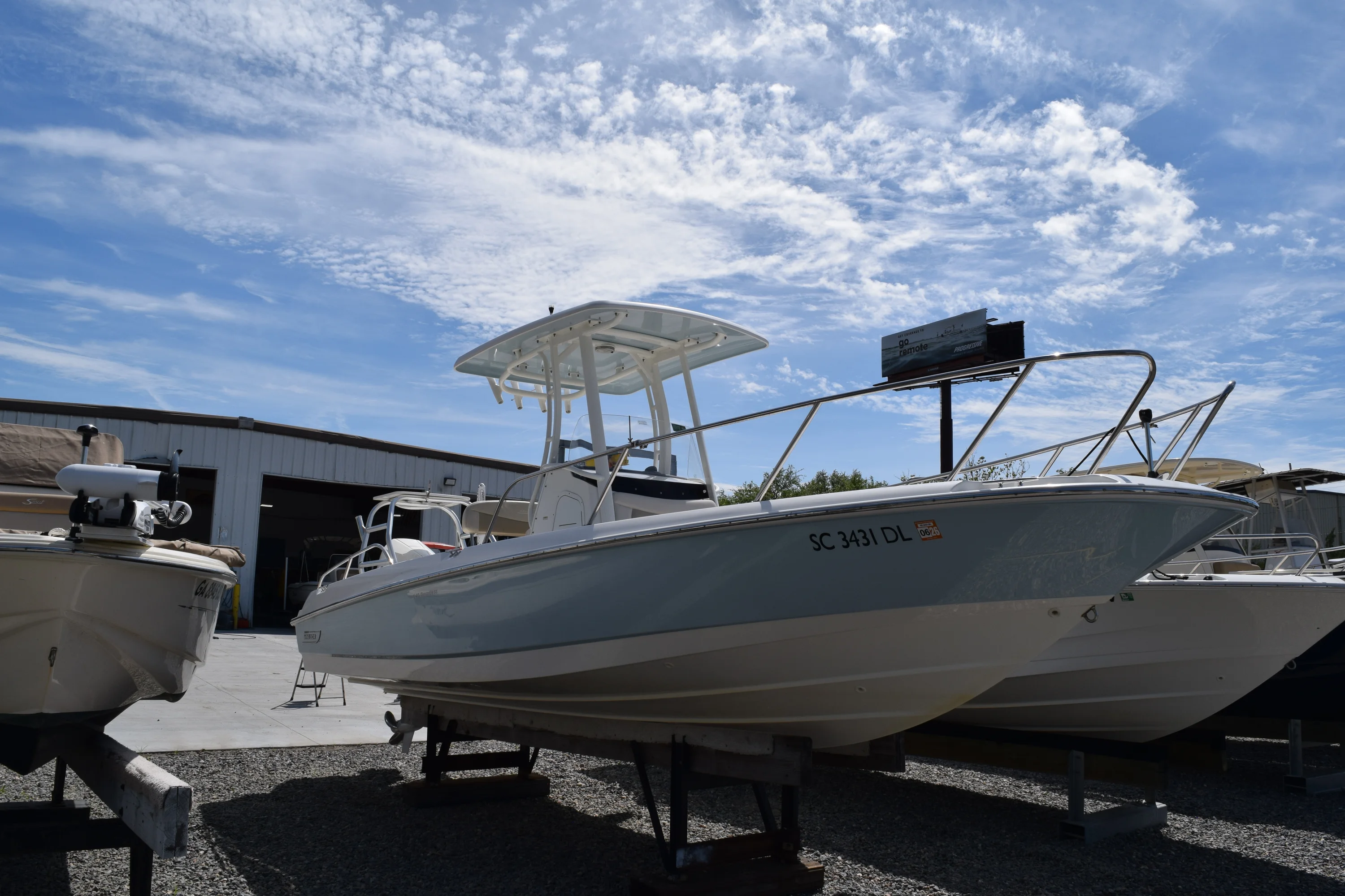 2019 Boston Whaler 240 Dauntless Image Thumbnail #0