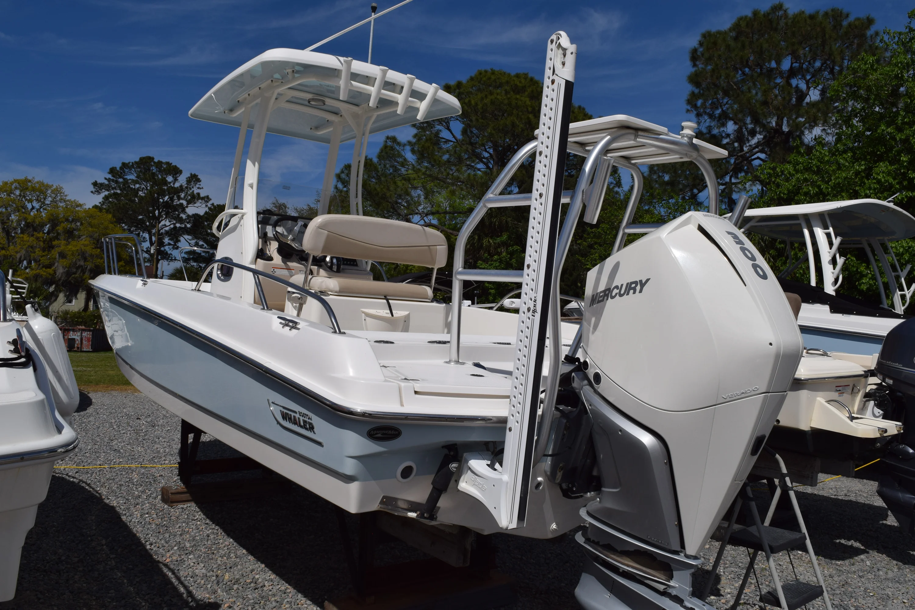 2019 Boston Whaler 240 Dauntless Image Thumbnail #2