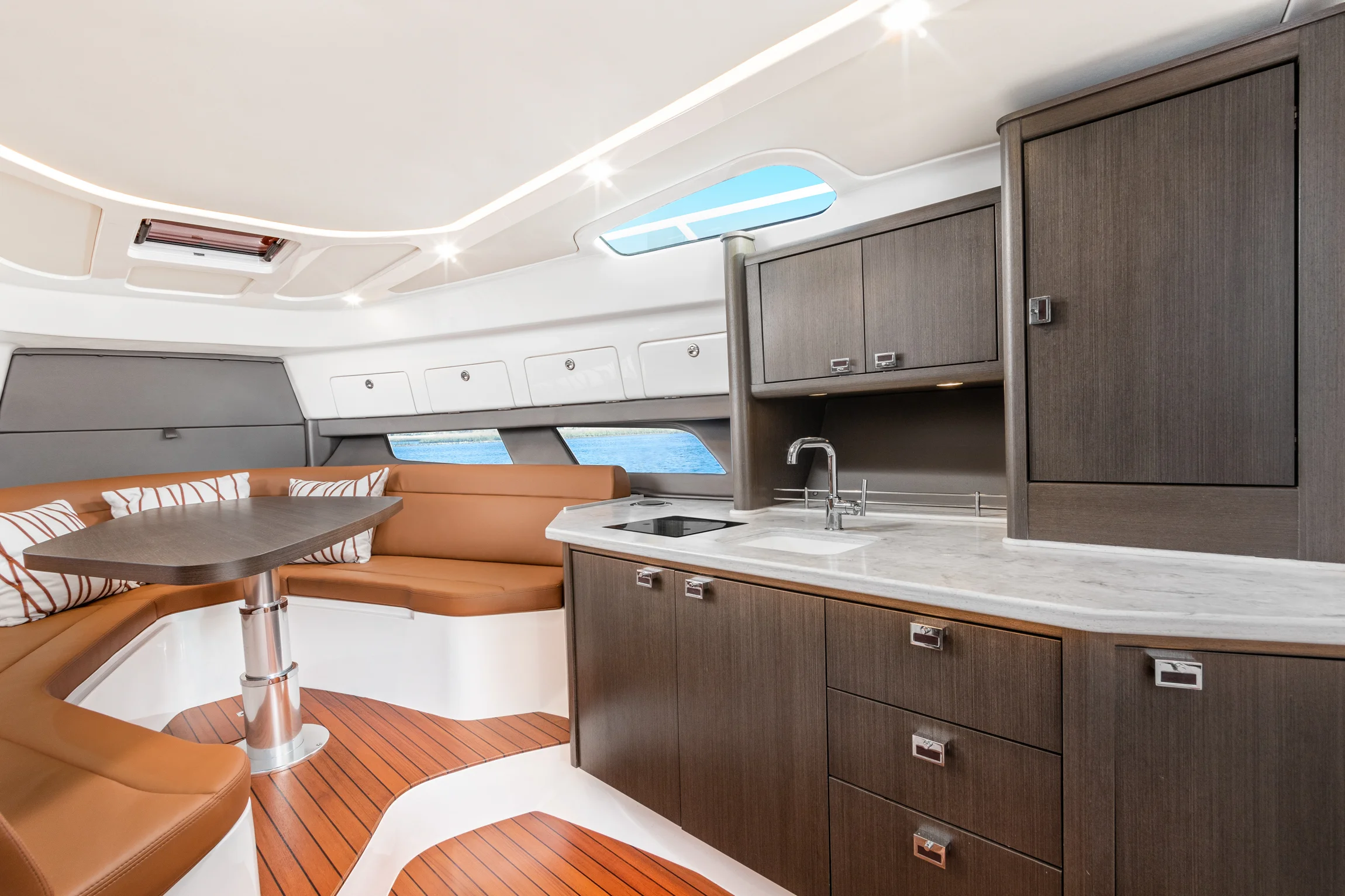 2021 Intrepid 438 EVOLUTION Image Thumbnail #12