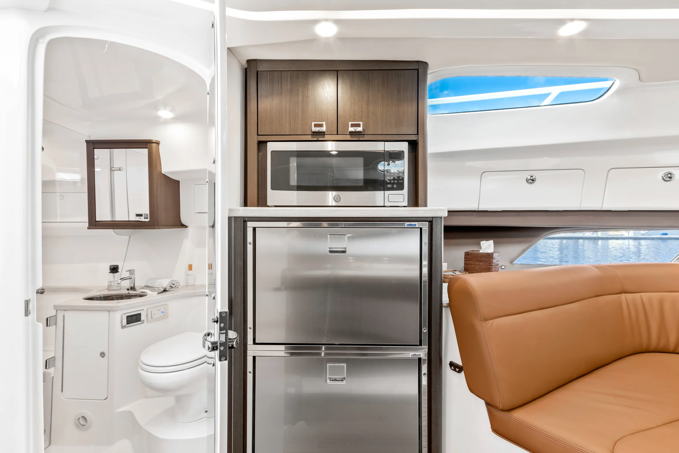 2021 Intrepid 438 EVOLUTION Image Thumbnail #9